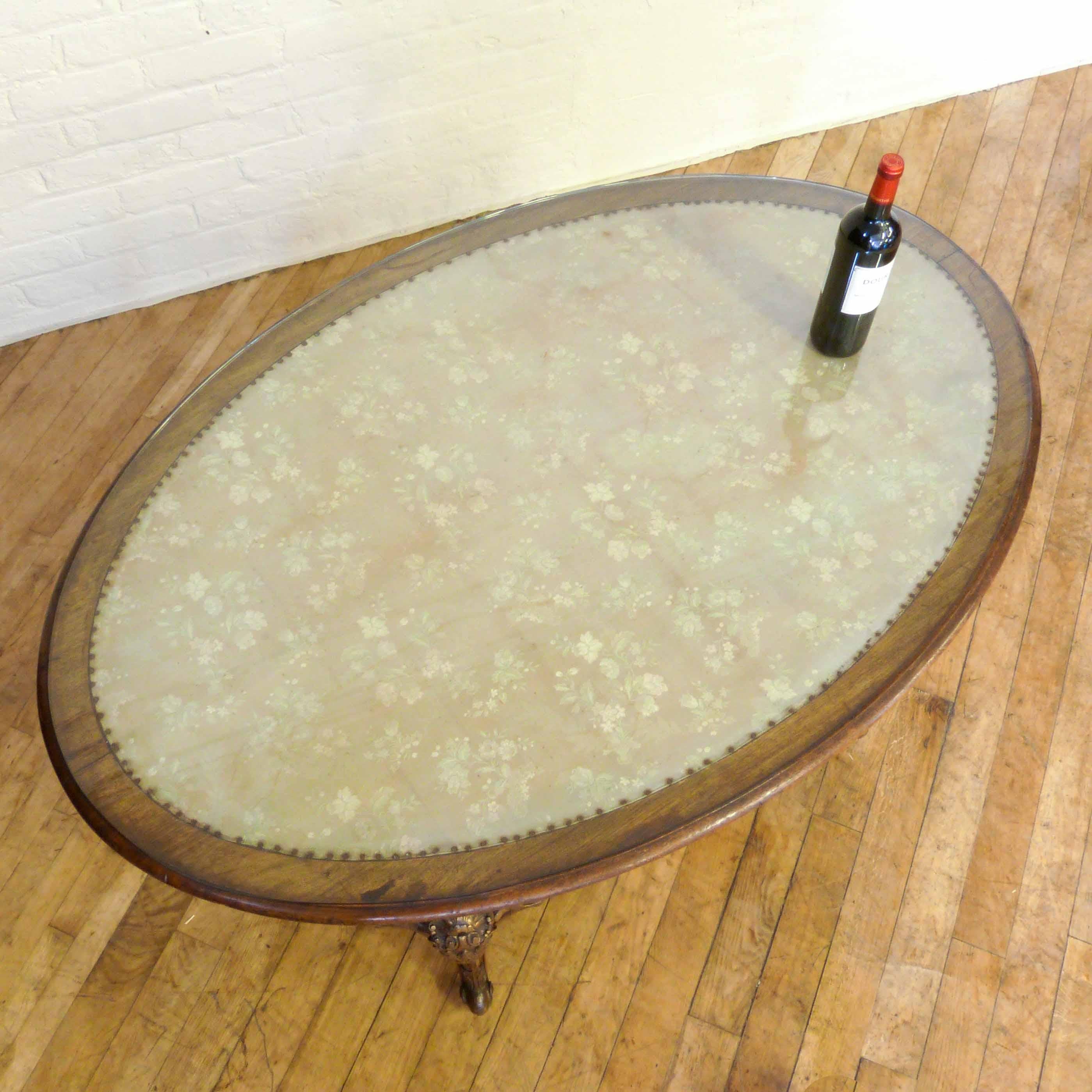 19th Century French Walnut Centre Table For Sale 1