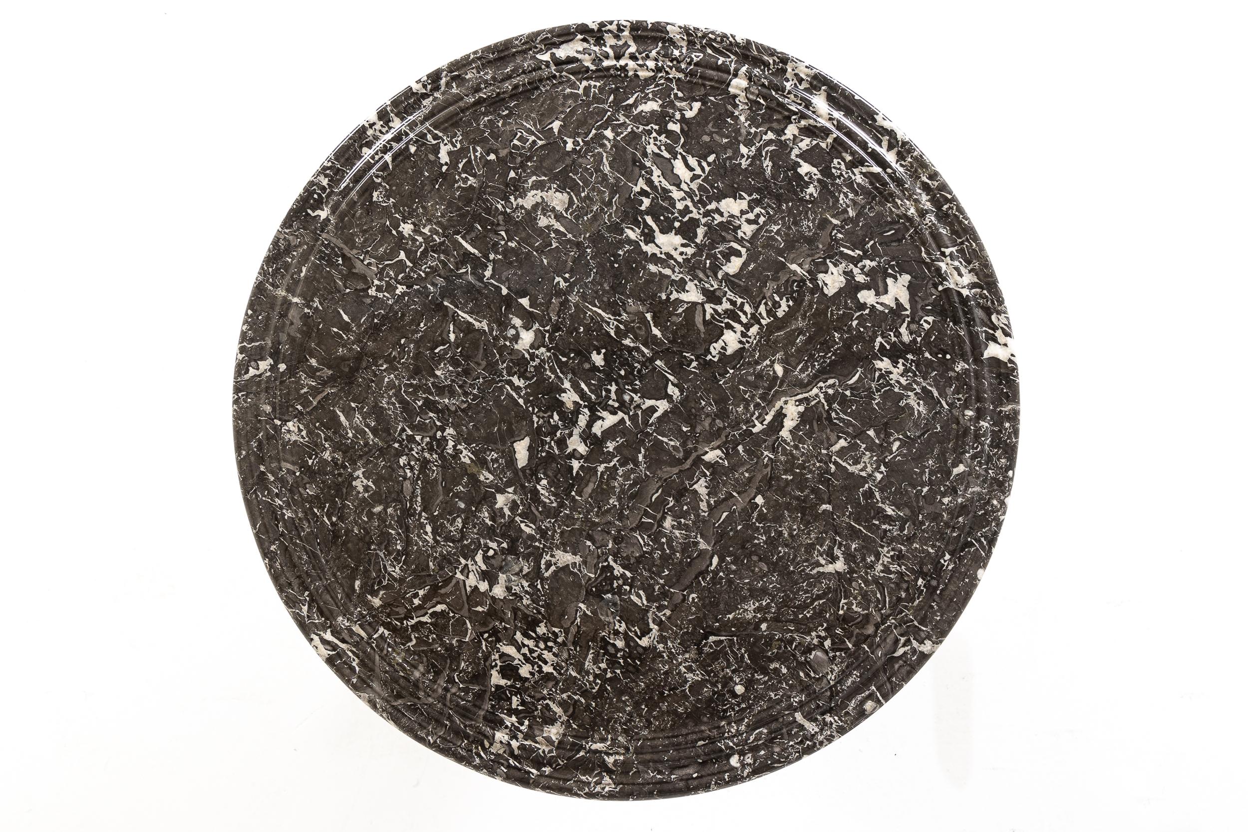 Mesa de centro francesa de nogal del siglo XIX con tapa de mármol en venta 3