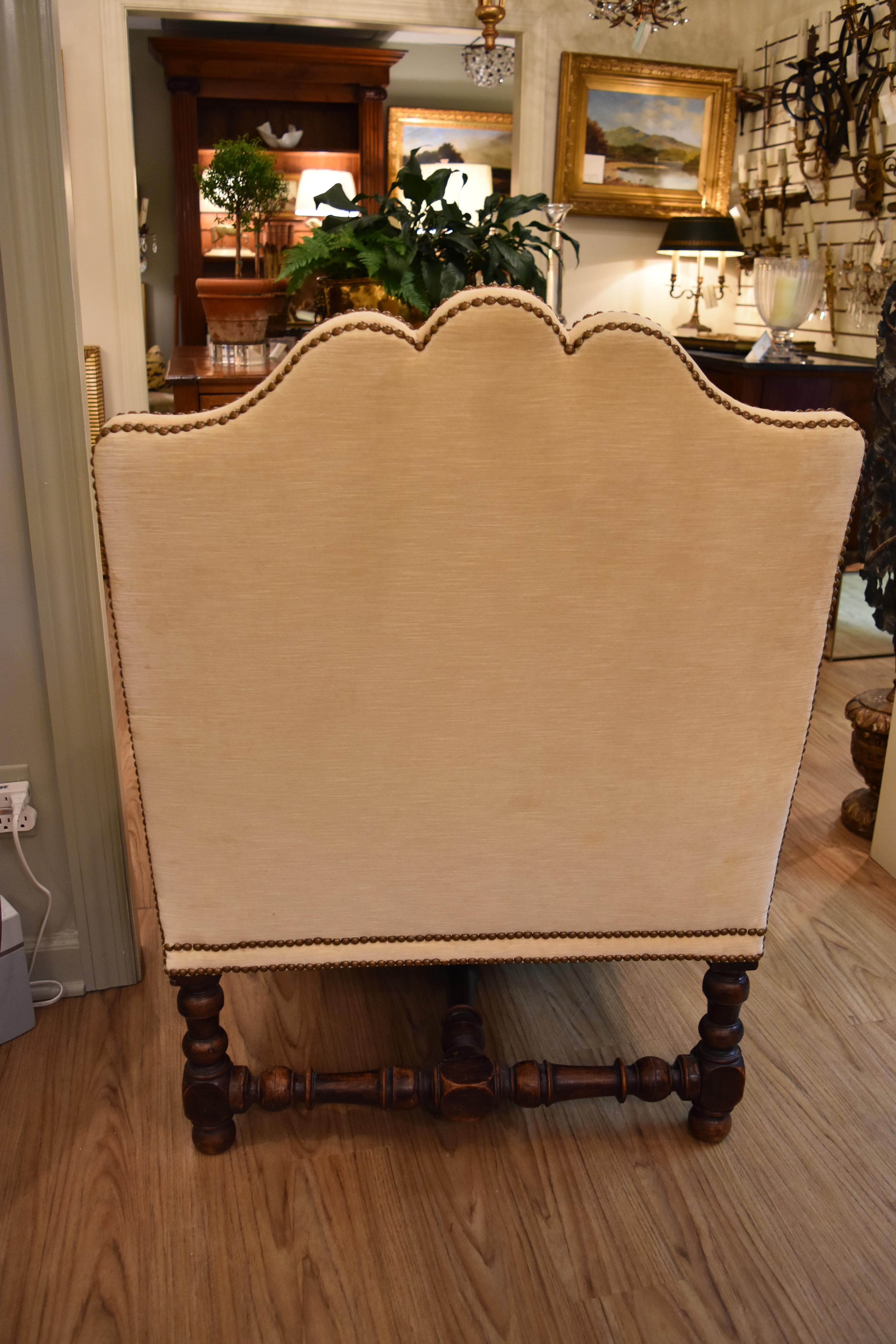 19th Century French Walnut Chaise Lounge In Good Condition In Nashville, TN