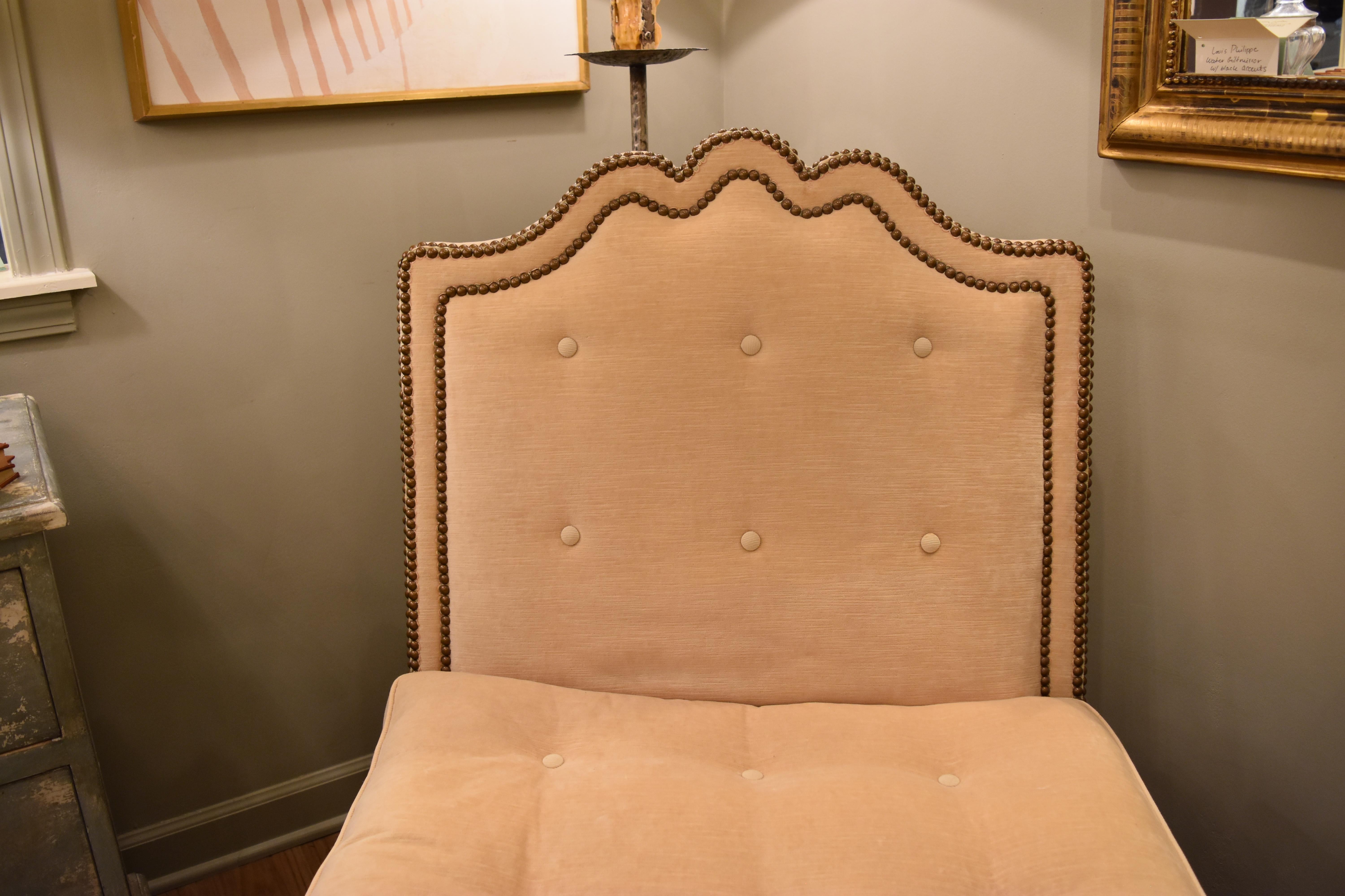 19th Century French Walnut Chaise Lounge im Zustand „Gut“ in Nashville, TN