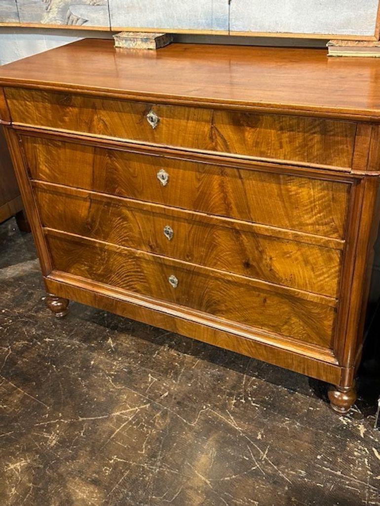 19th Century French Walnut Charles X Commodes In Good Condition For Sale In Dallas, TX