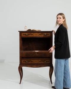 19th Century French Walnut Chest of Drawers with Cabriole Legs
