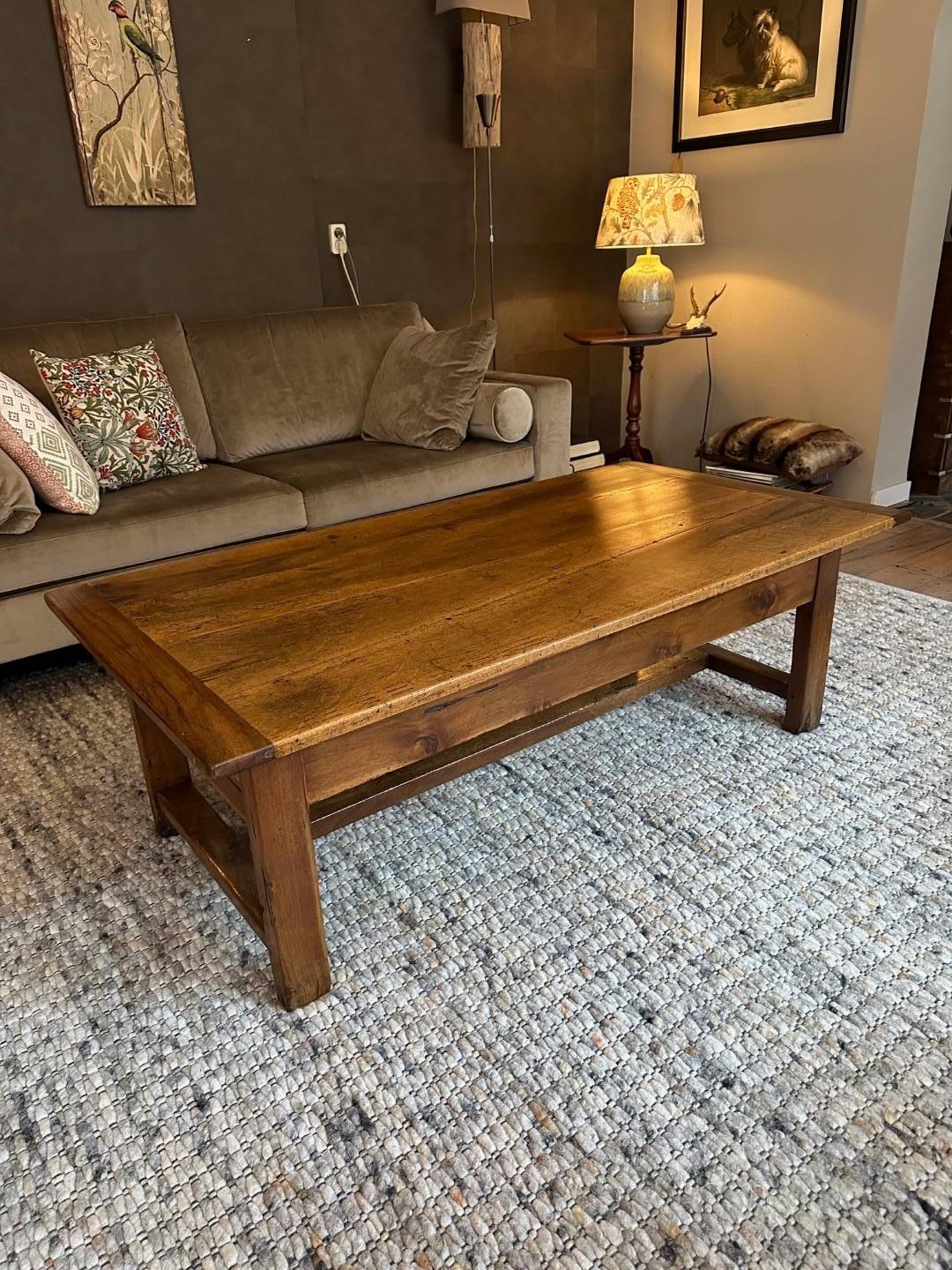 19th century French walnut coffee table For Sale 3