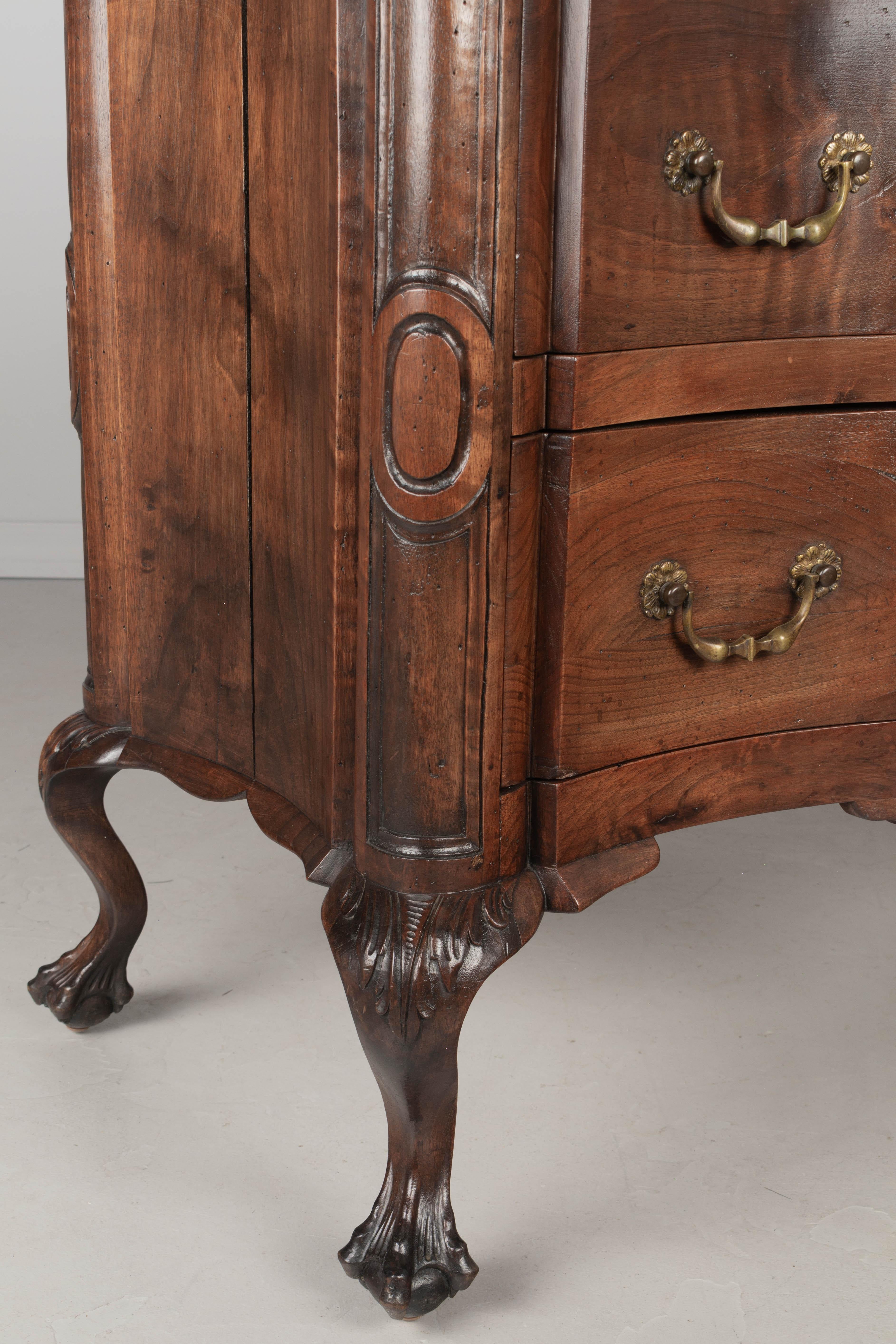 19th Century French Walnut Commode For Sale 5