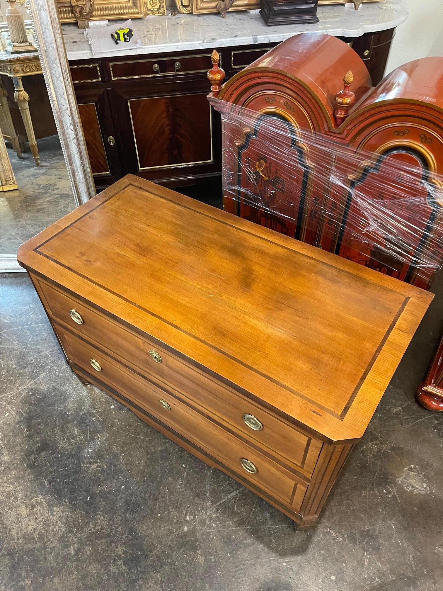 Francese Commode francese in noce del XIX secolo in vendita