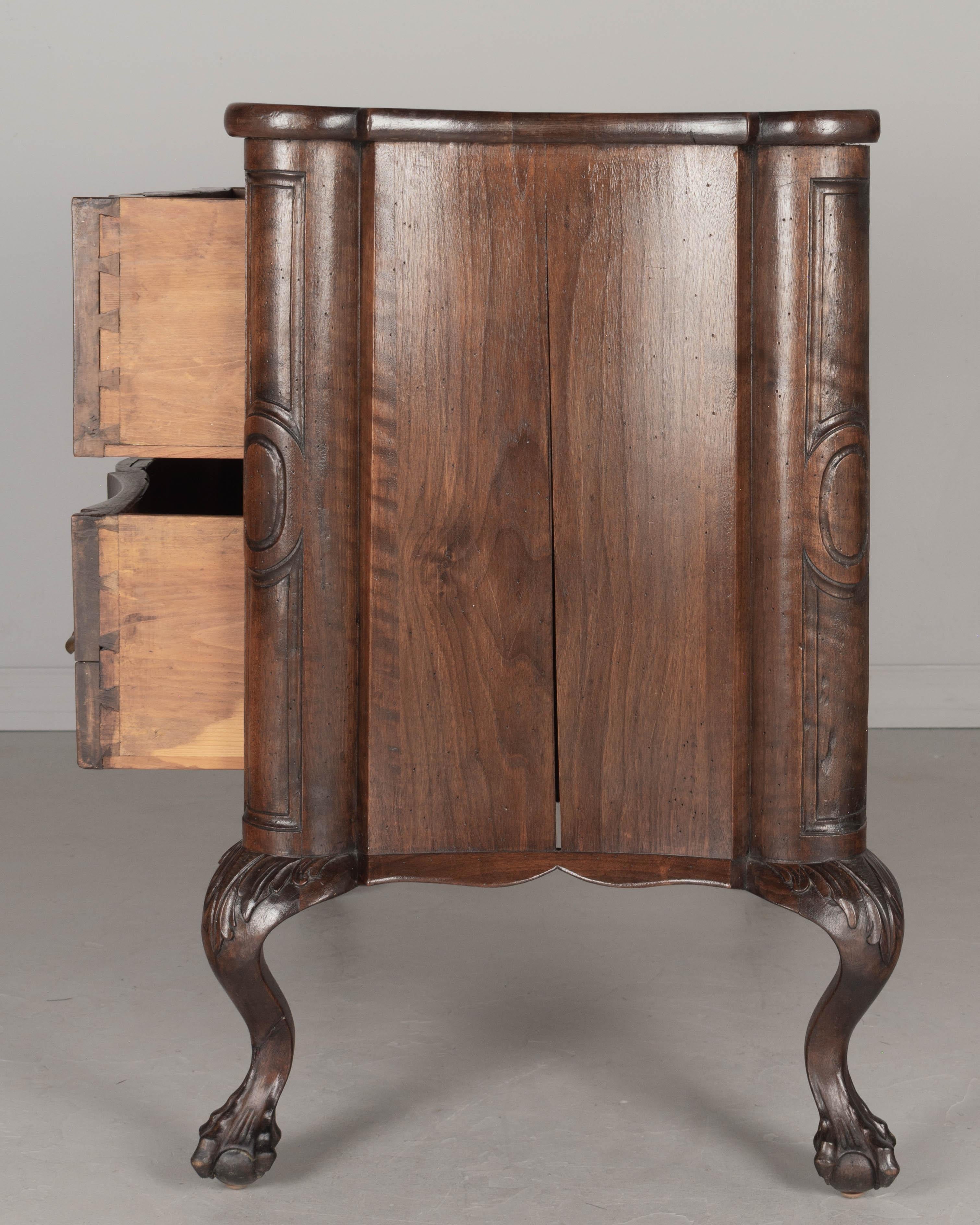 Commode francese in noce del XIX secolo in vendita 1