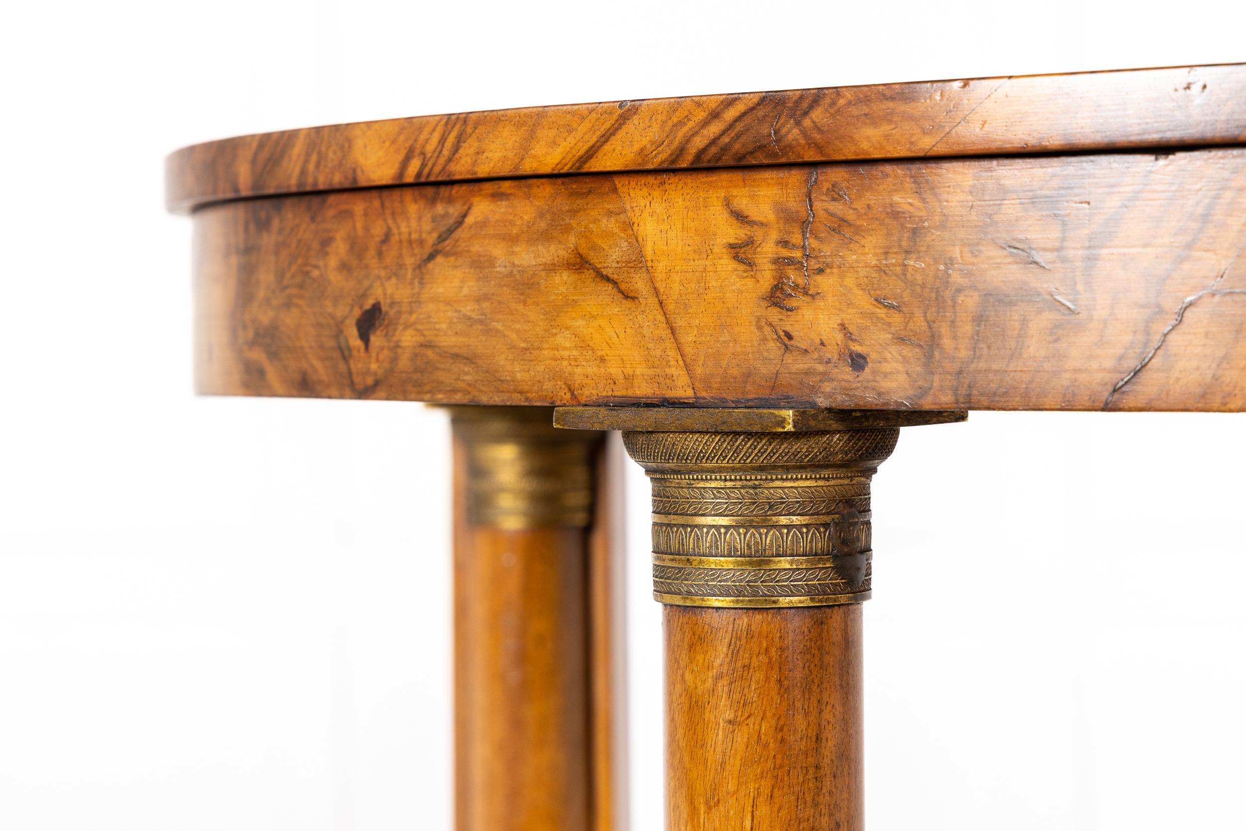 19th Century French Walnut Display Stand / Étagère In Good Condition For Sale In Gloucestershire, GB