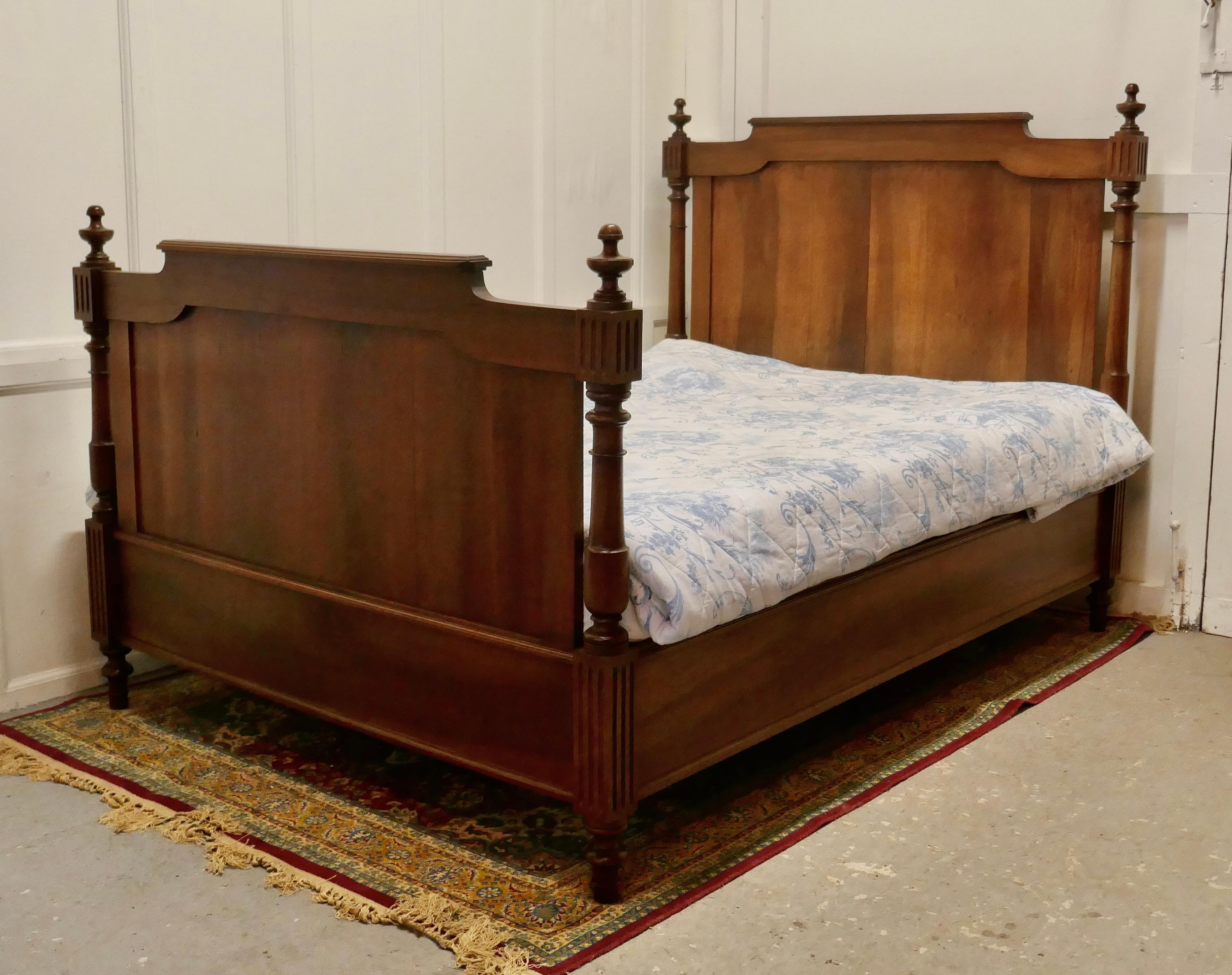 19th Century French Walnut Double Bed In Good Condition In Chillerton, Isle of Wight