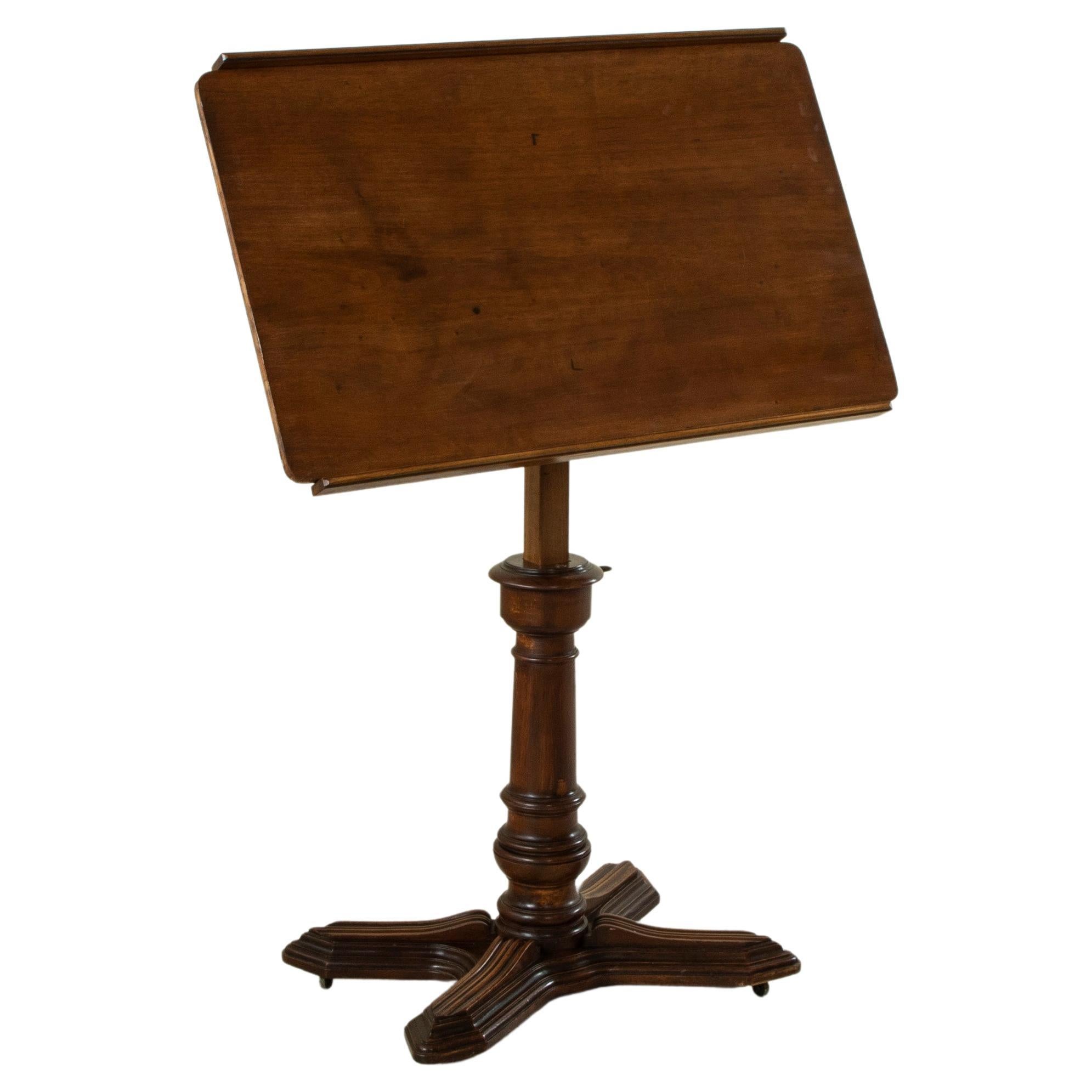Französischer Nussbaumtisch oder Ständer-Schreibtisch mit Herstelleretikett, 19. Jahrhundert im Angebot