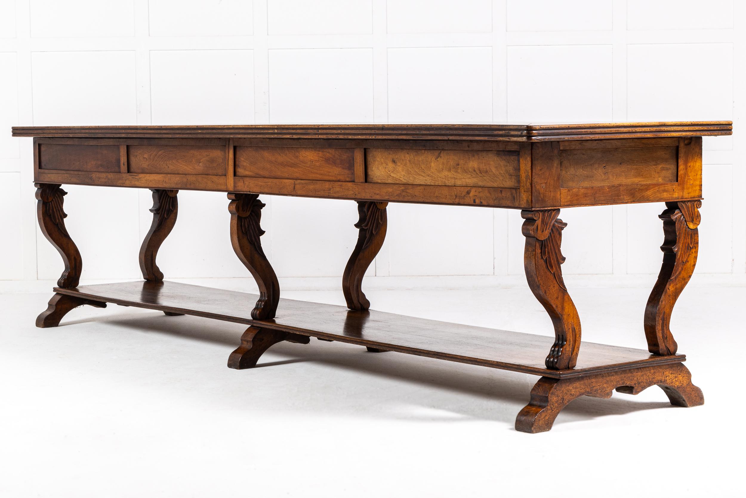 Table de drapier en noyer français du 19e siècle en vente 11
