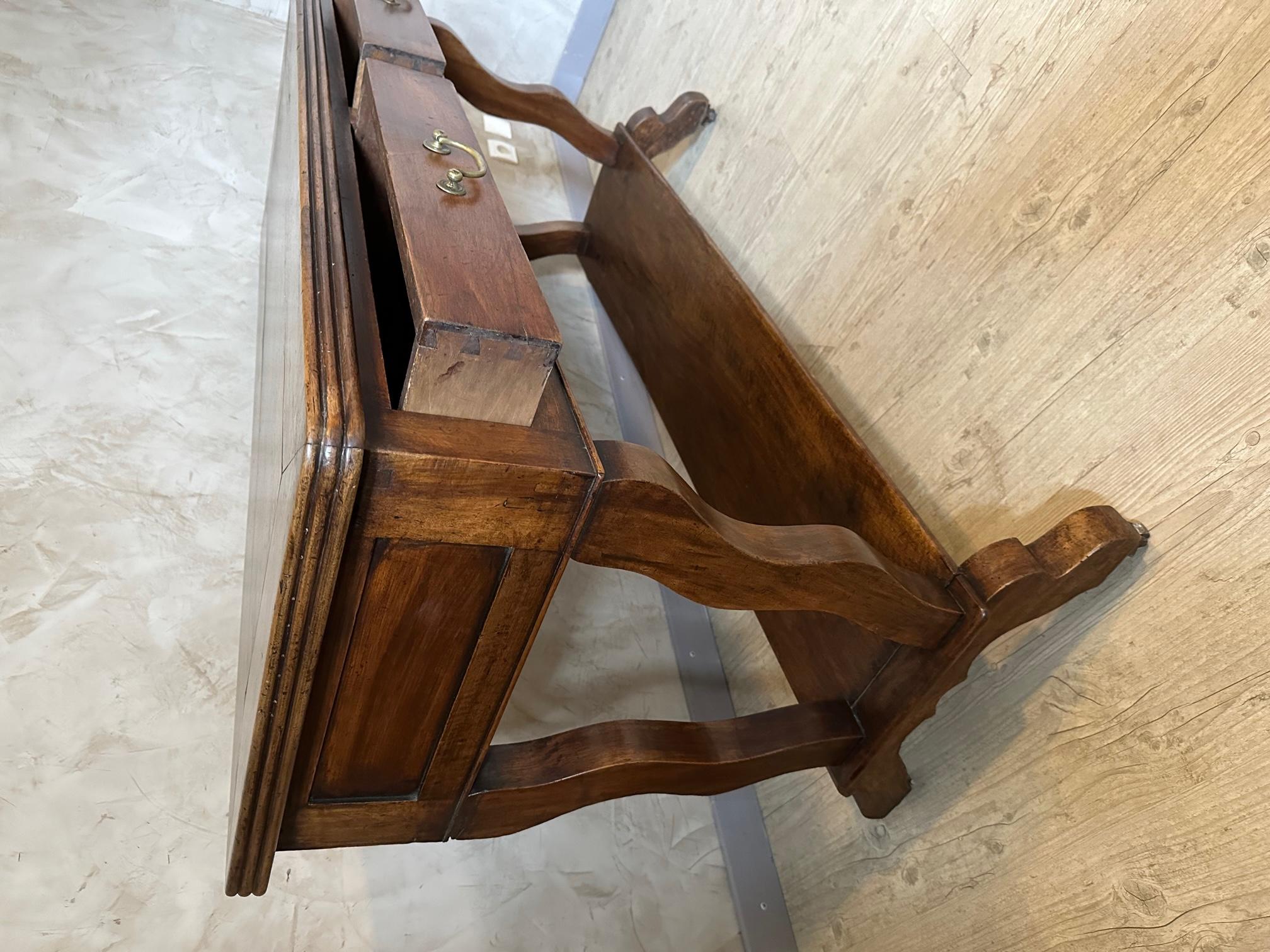 19th Century French Walnut Drapers Table In Good Condition For Sale In LEGNY, FR