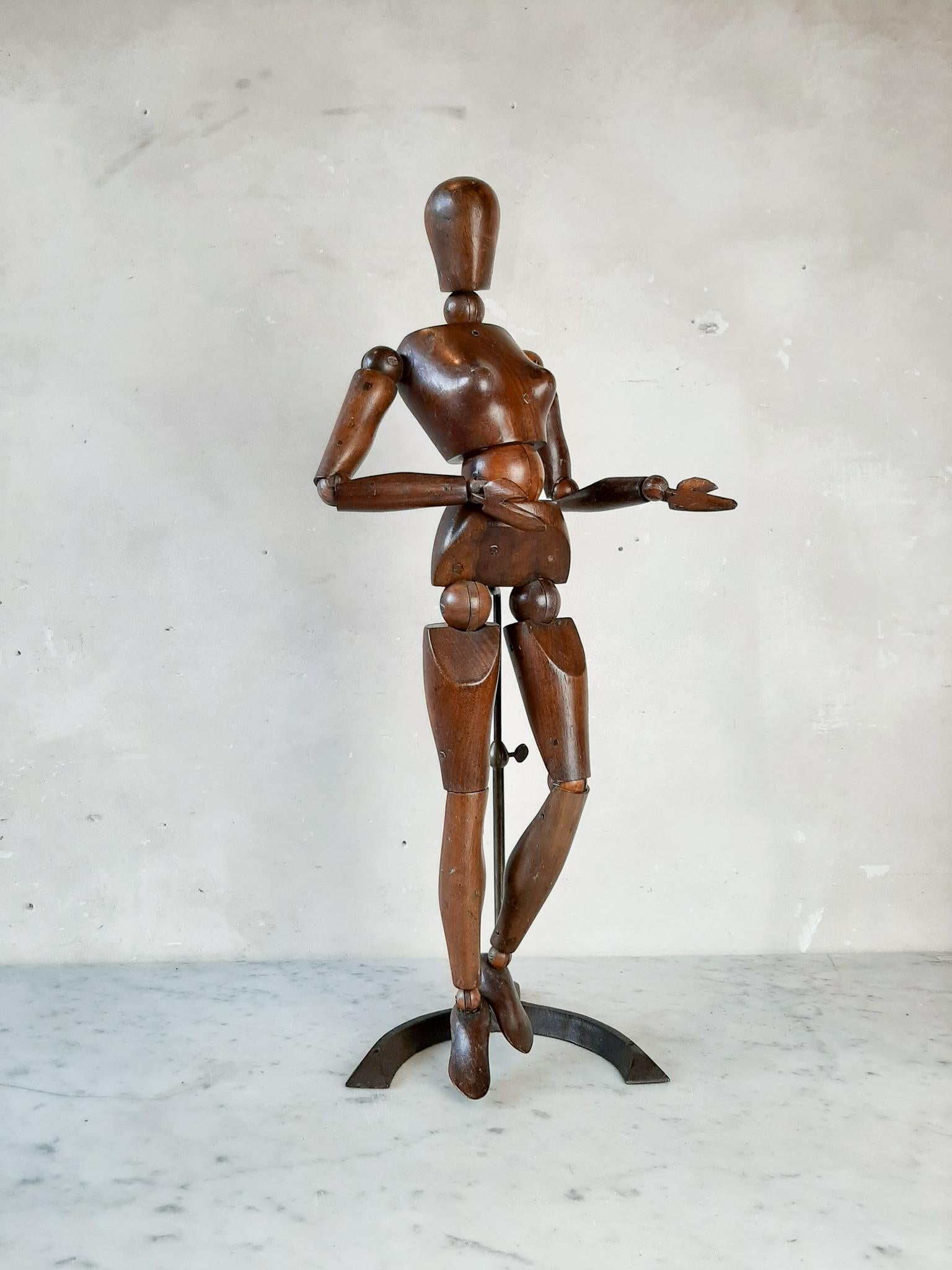 An antique female artist mannequin, 69 cm made in france in the 19th century. This elegant french mannequin is made of walnut wood and is held up by an adjustable metal stand in the shape of a horse shoe. 

