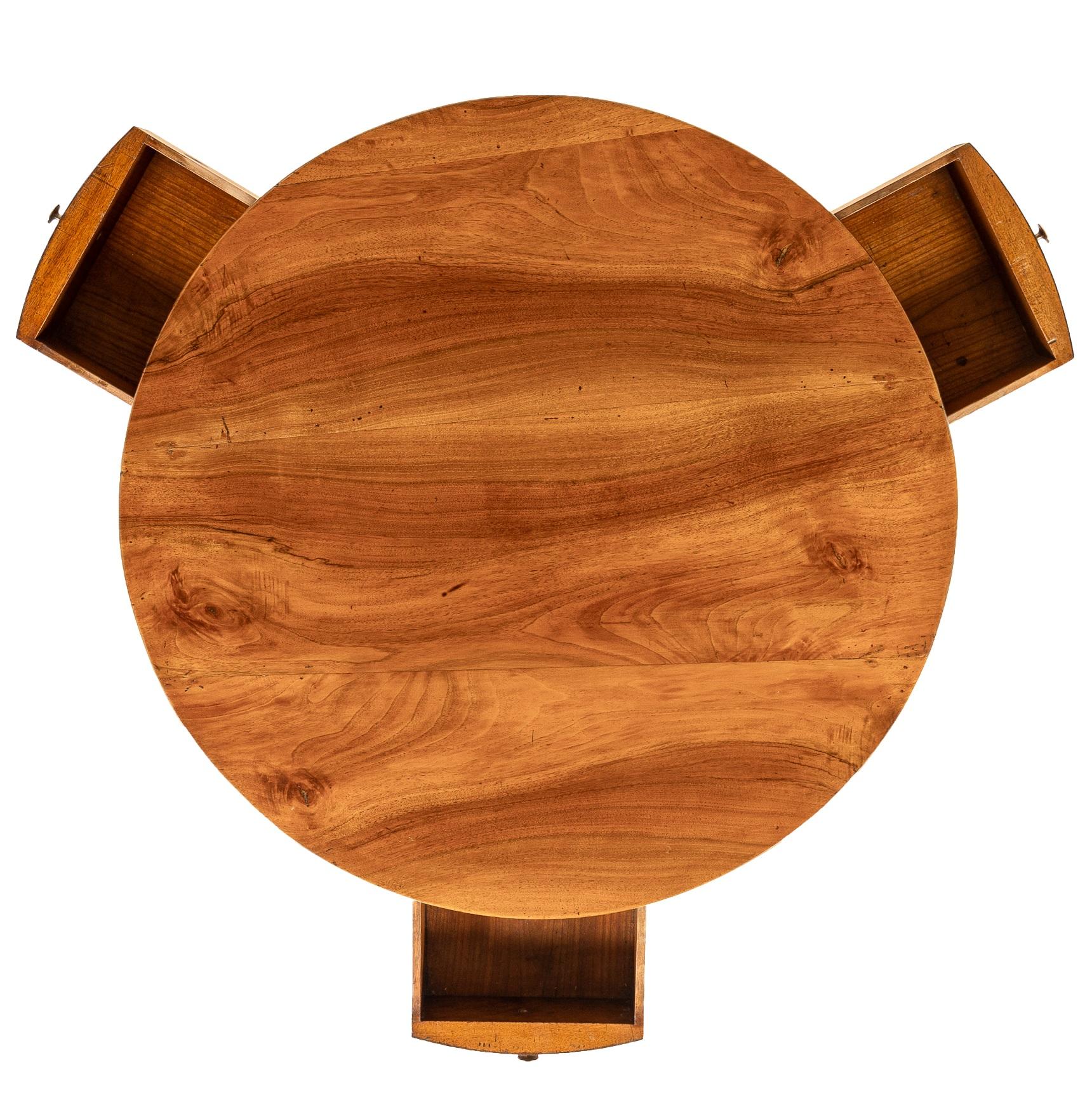 19th Century French Walnut Guéridon In Fair Condition For Sale In London, GB