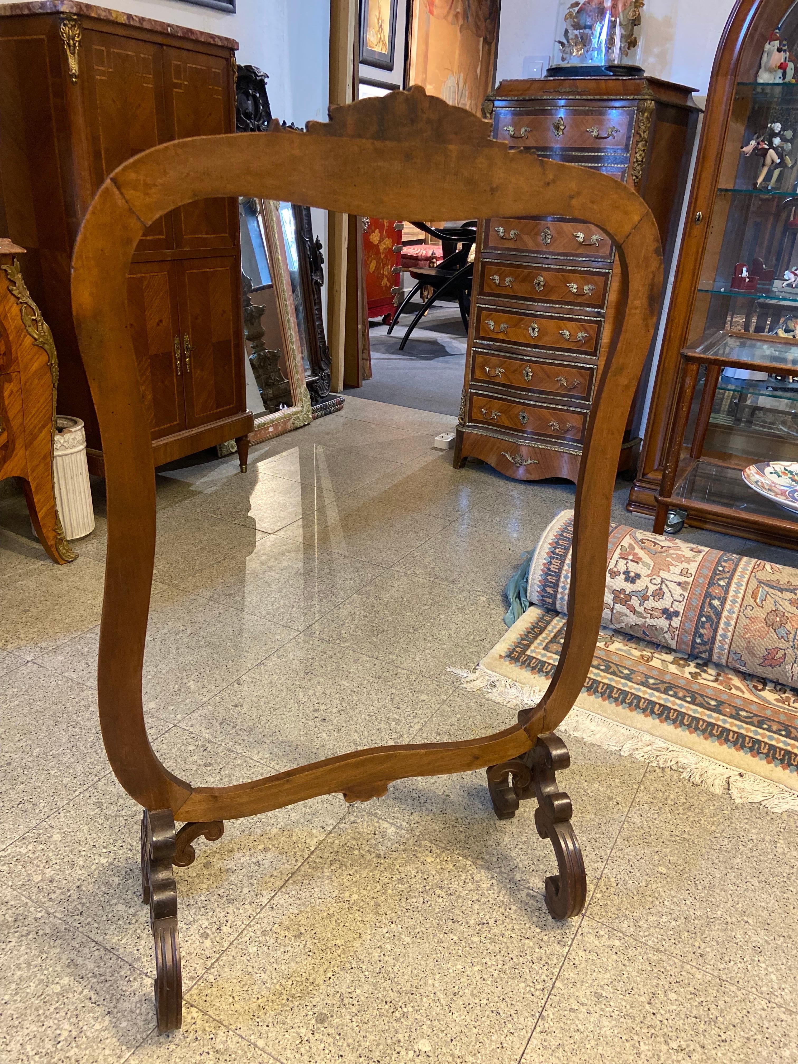 French walnut hand carved fireplace screen frame in Louis XV Style raised on two double stable legs. The upholstery was removed and now could be done with textile or with mirror.
France, circa 1890.