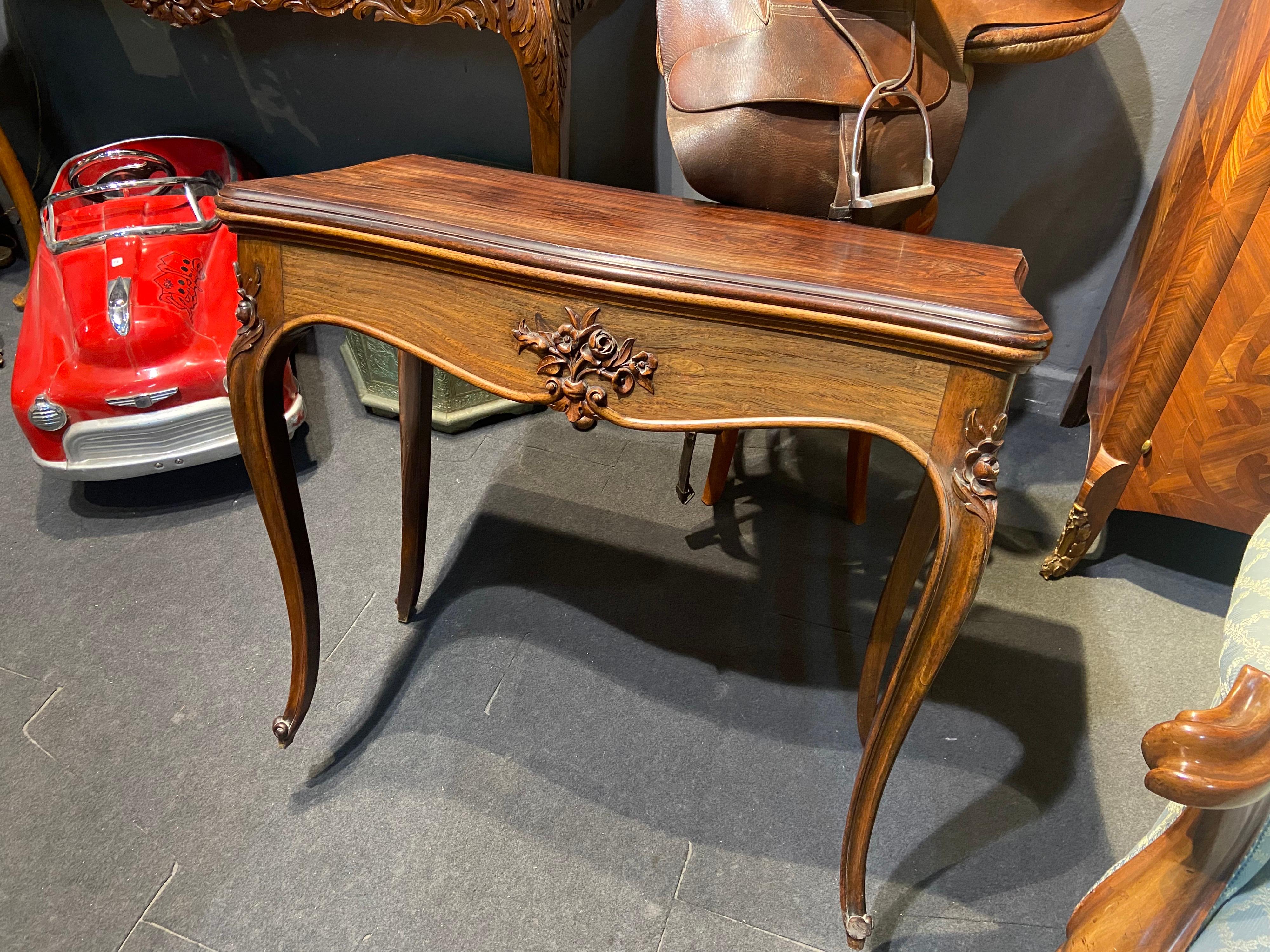 Square foldable card table made of hand carved solid walnut with typical decoration for Louis XV period. Very good condition with dark red leather top.
Very good condition.
France, circa 1870.
 