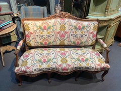 19. Jahrhundert Französisch Nussbaum Hand geschnitzt Drei sitzende Canapé Louis XV
