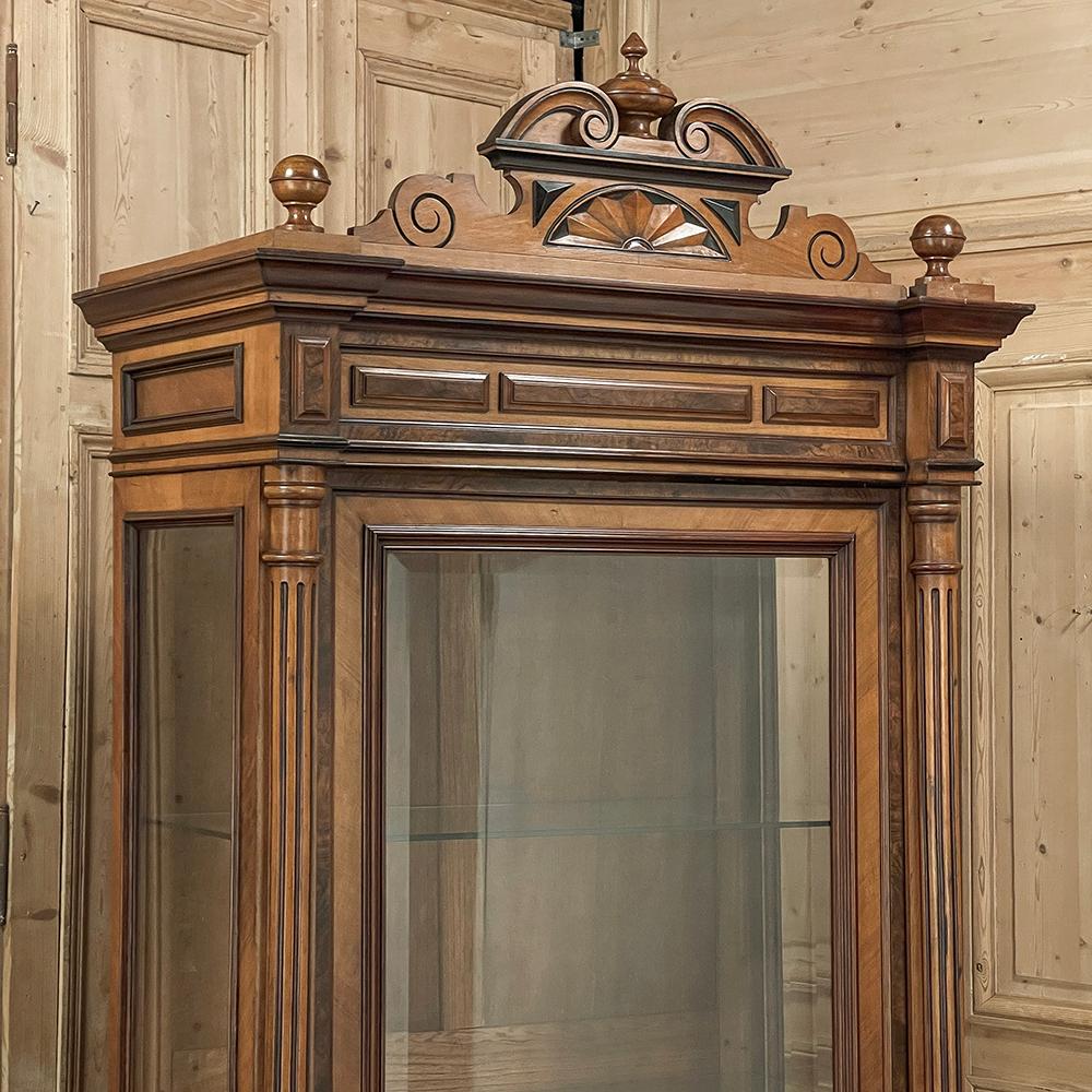 Bücherregal aus französischem Nussbaumholz, Henri II.-Stil, 19. Jahrhundert ~ im Angebot 1