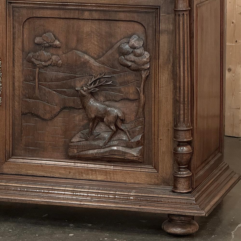 Ottone Buffet di caccia in noce francese del XIX secolo ~ Credenza in vendita
