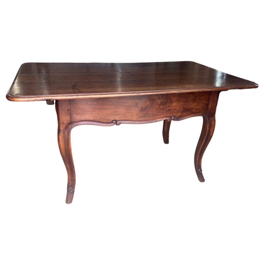 19th Century French Walnut Kitchen Table/ Dining Table In Good Condition In Carmine, TX