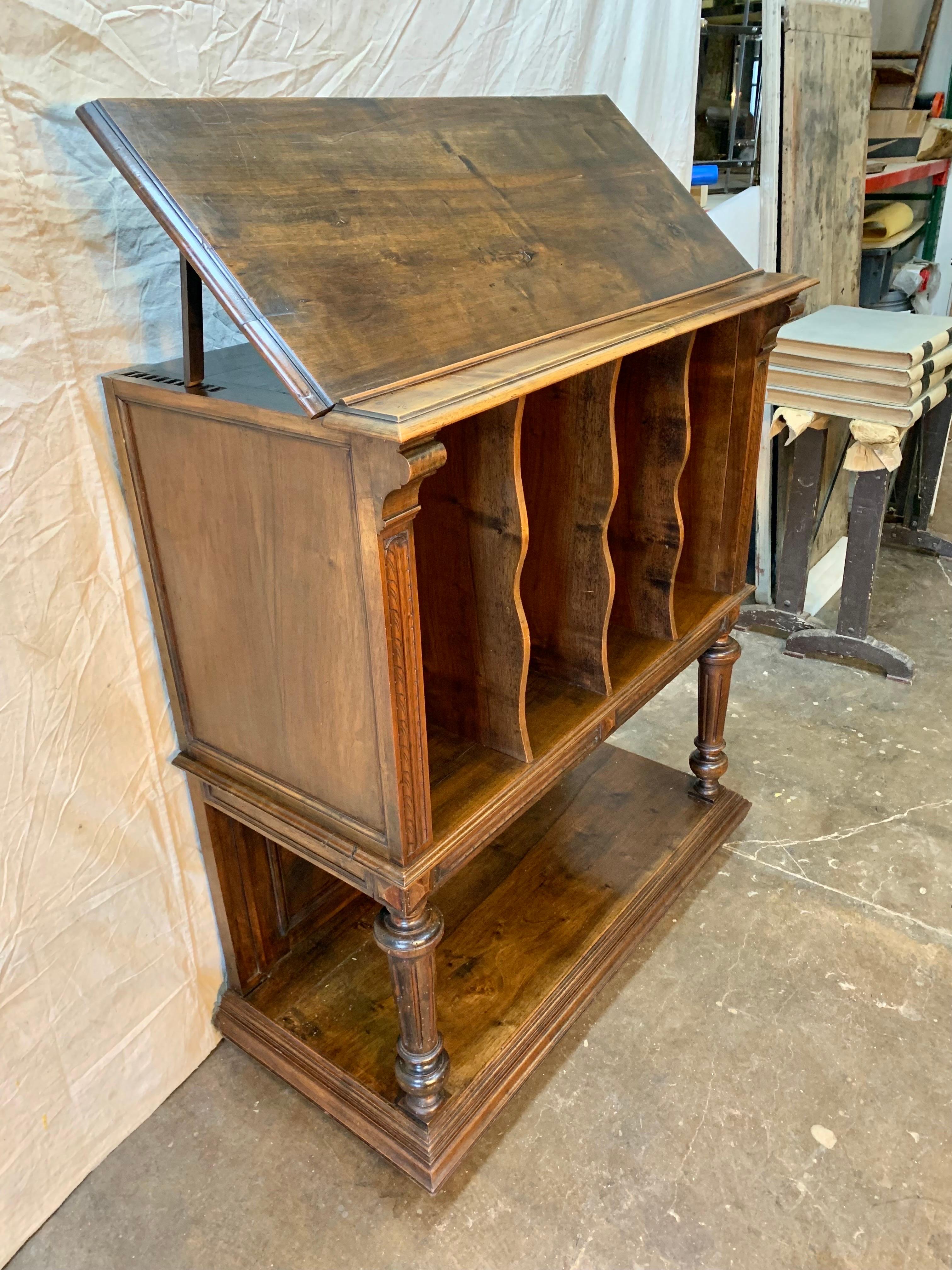 19th Century French Walnut Library Book Stand In Good Condition In Burton, TX