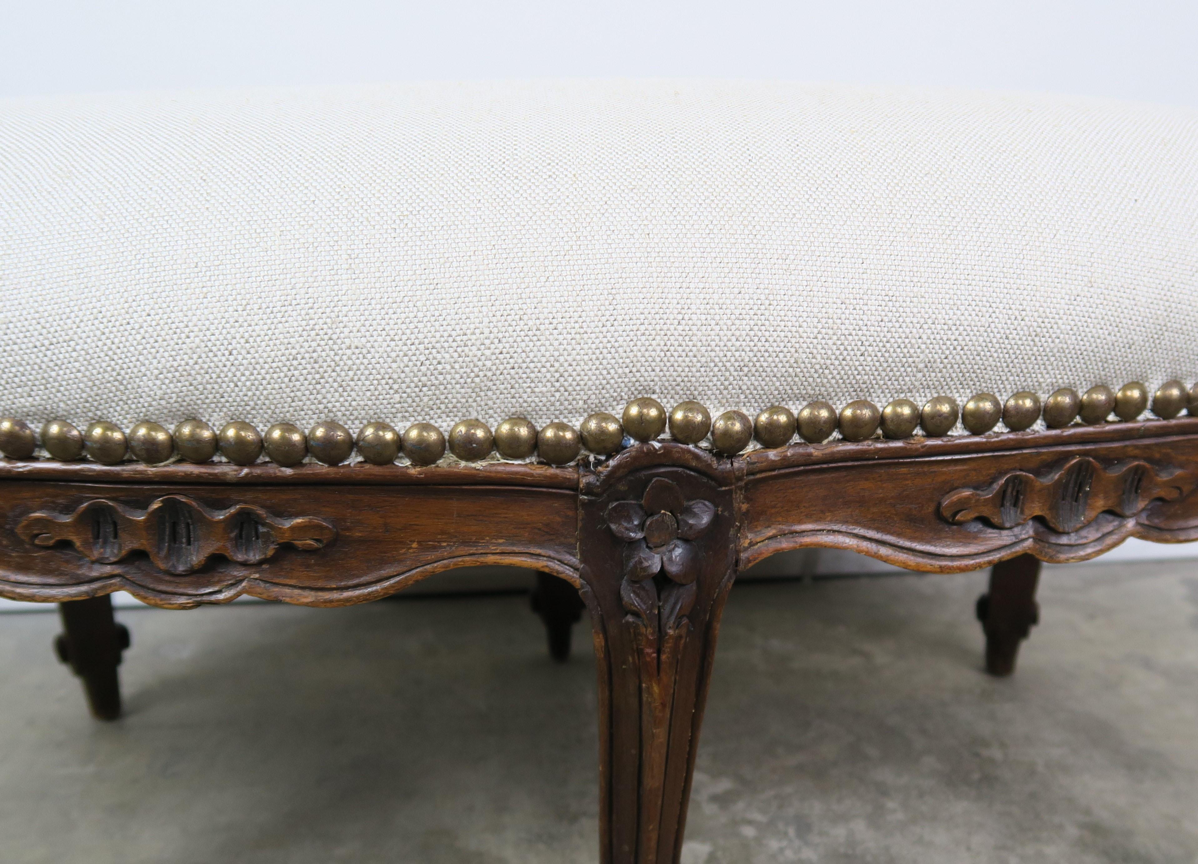 19th Century French Walnut Linen Footstool (Französisch)