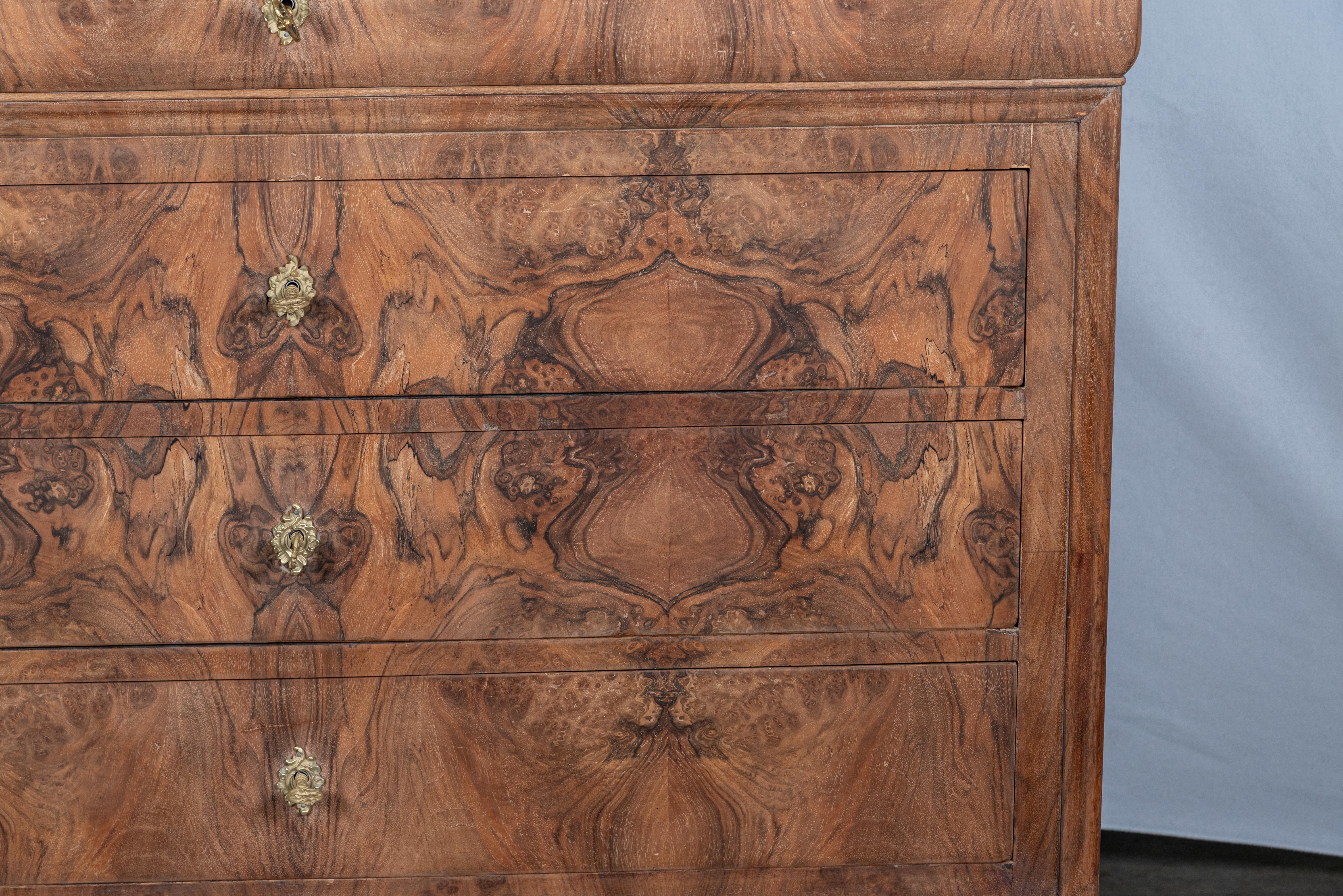 19th Century French Walnut Louis Philippe Commode For Sale 5