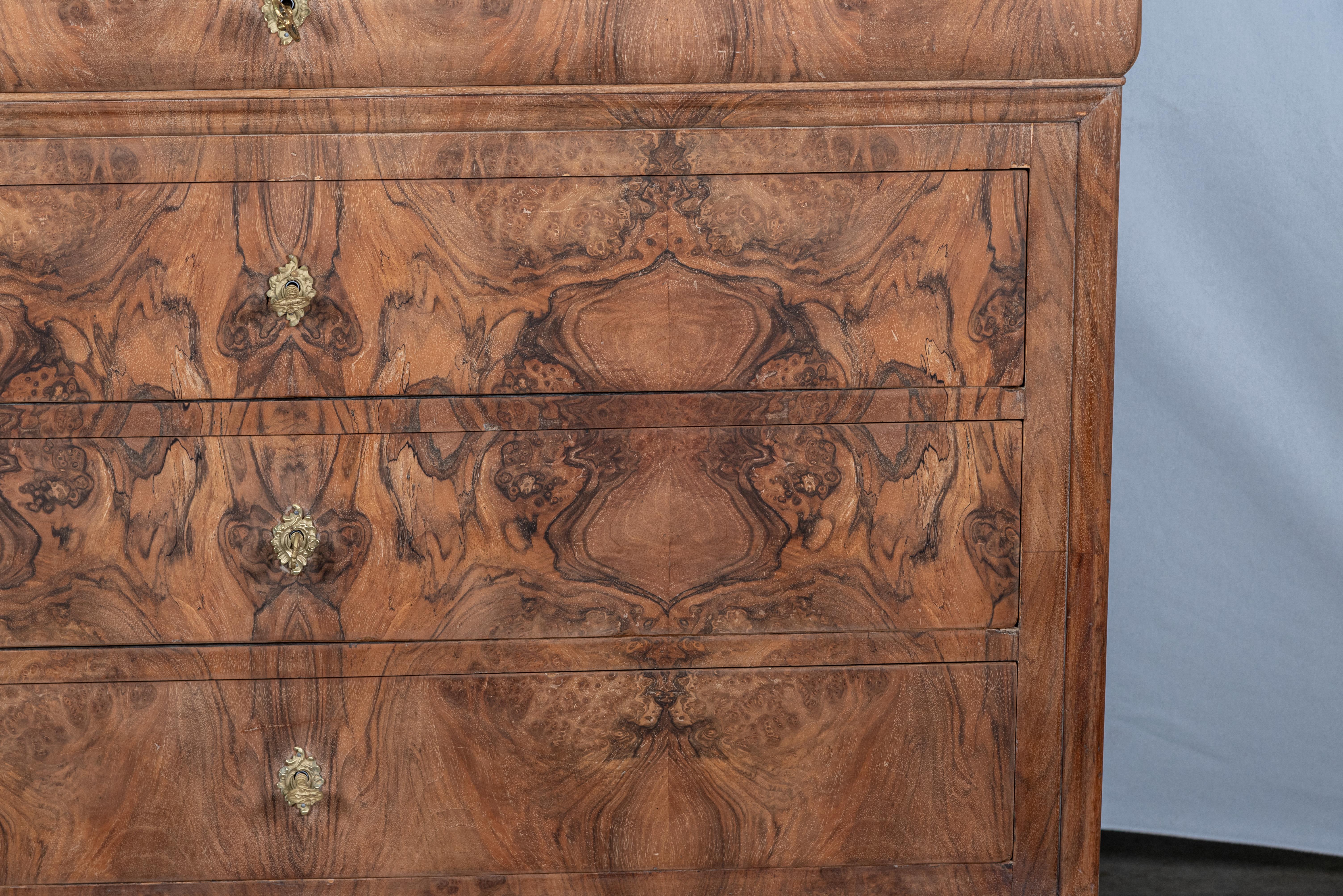 Commode francese in noce Louis Philippe del XIX secolo in vendita 3