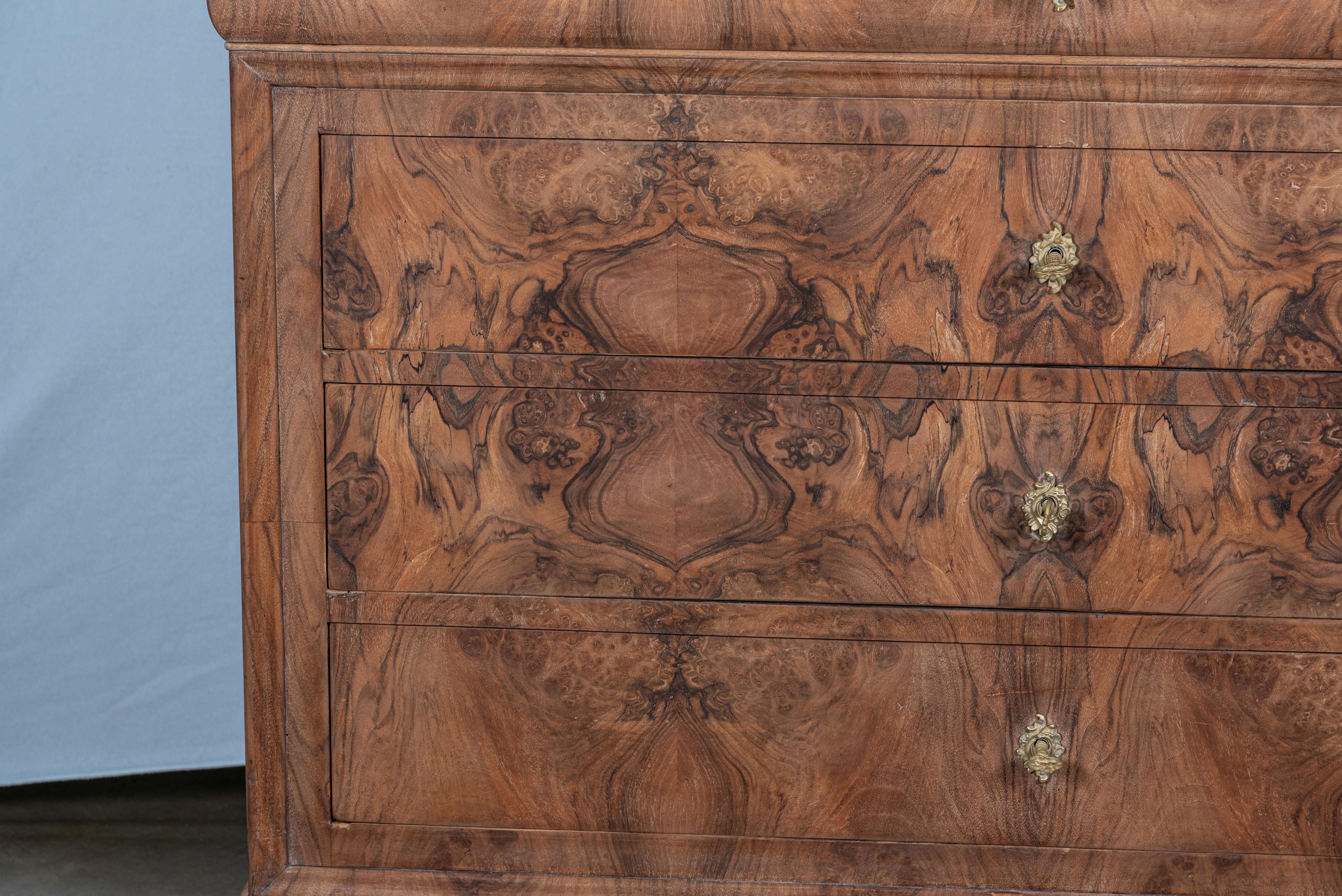 19th Century French Walnut Louis Philippe Commode For Sale 3