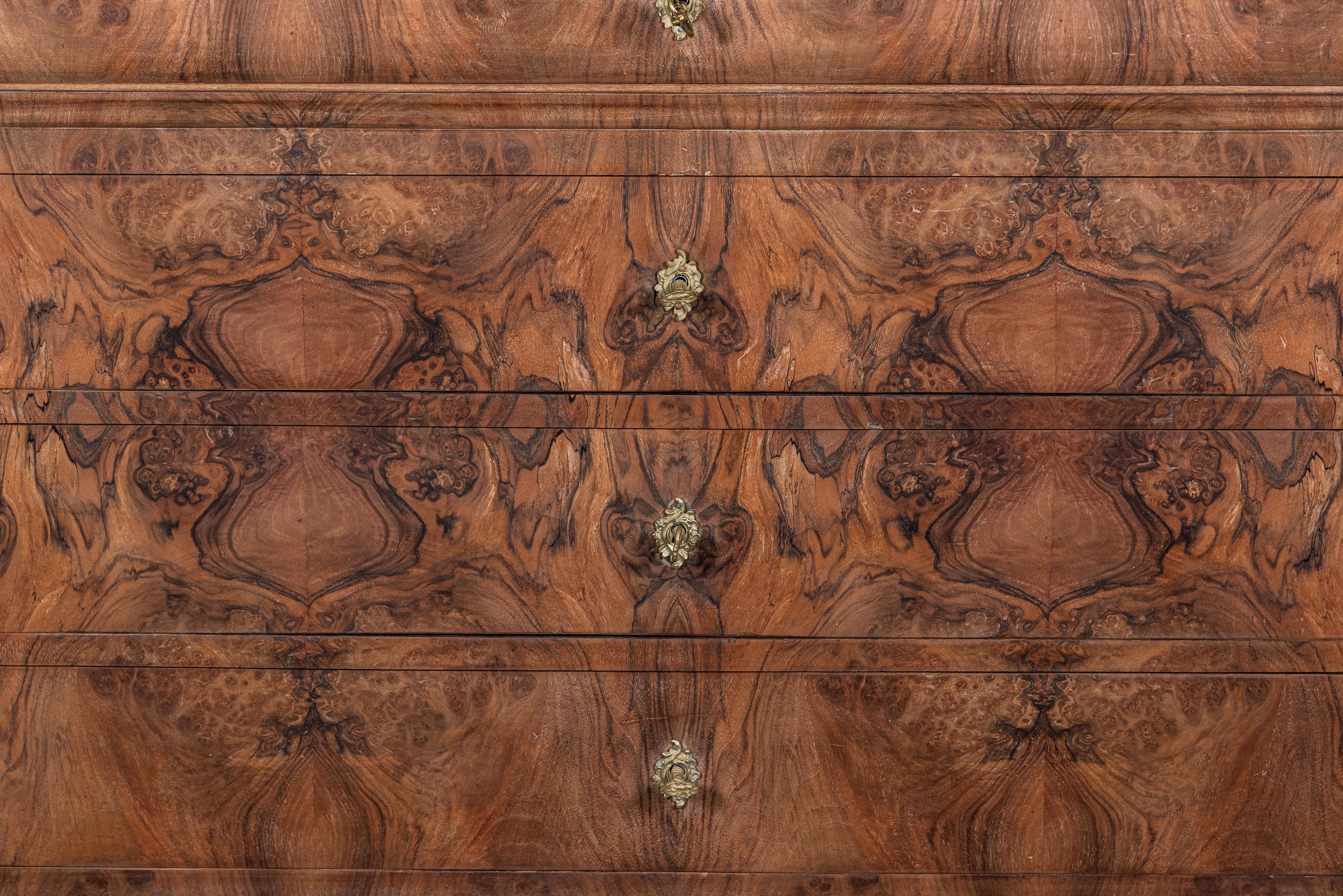 Commode francese in noce Louis Philippe del XIX secolo in vendita 2