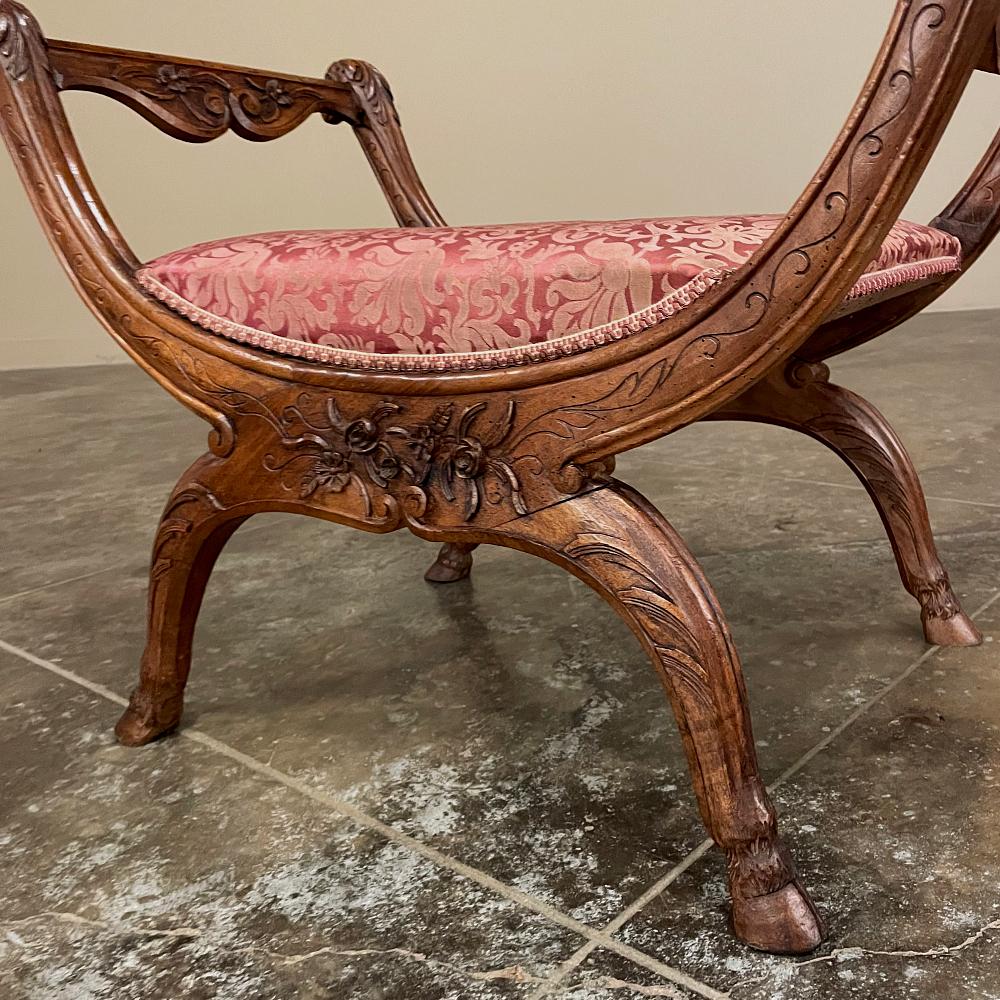 19th Century French Walnut Louis XIV Armbench For Sale 7