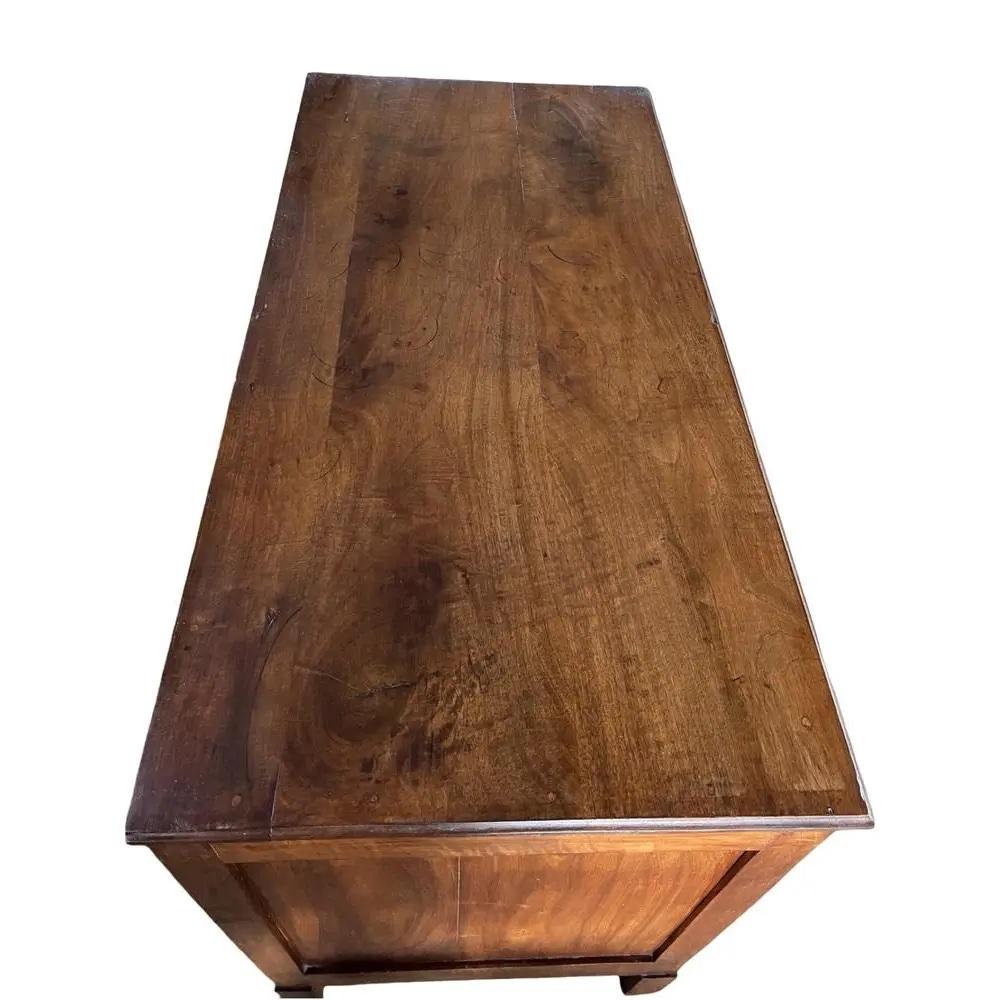 XVIII secolo Noce francese del XIX secolo  Commode / Cassettiera / Cassettone Luigi XVI in vendita