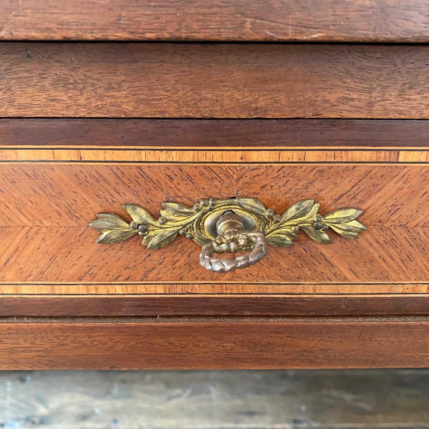 19th Century French Walnut Louis XVI Desk For Sale 1