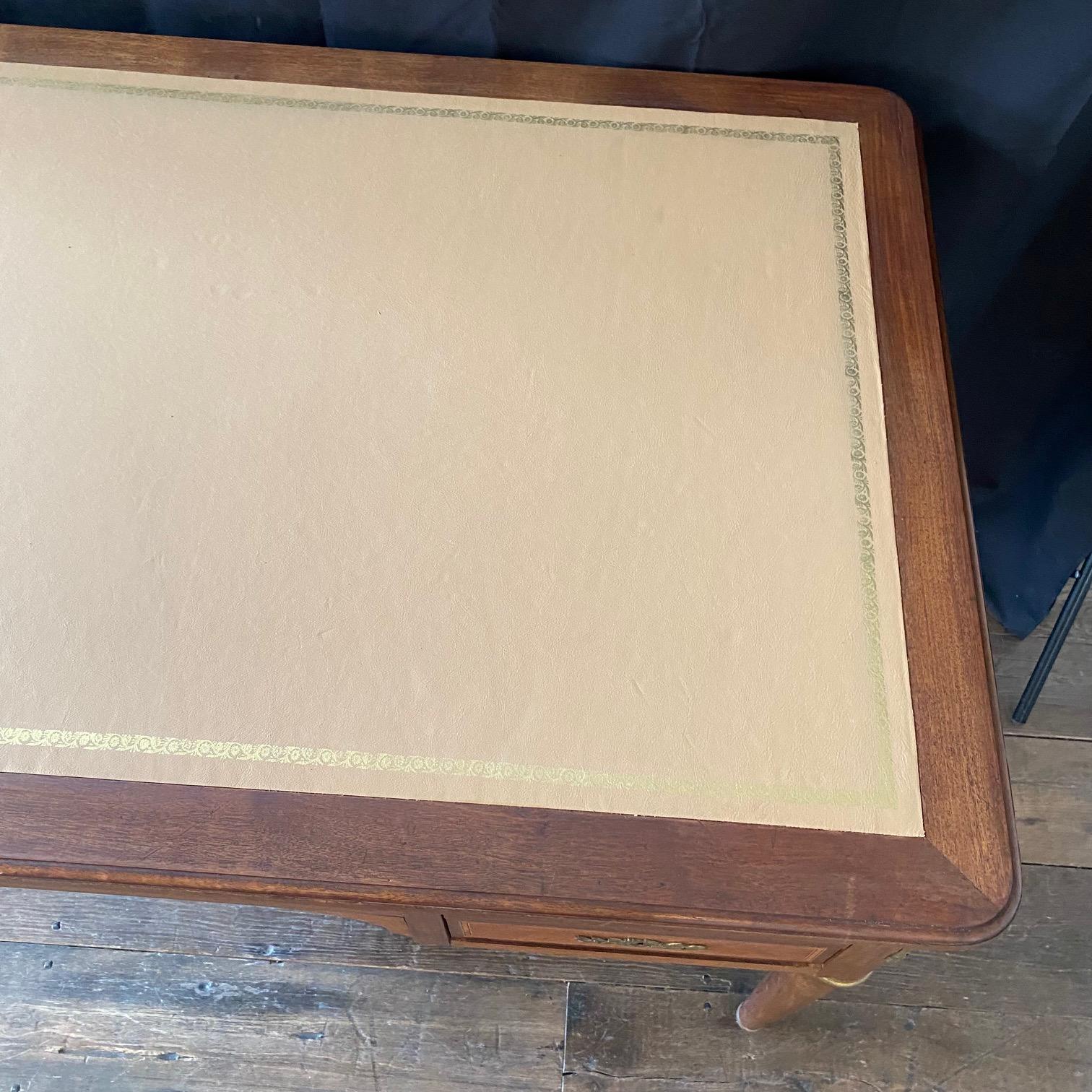 19th Century French Walnut Louis XVI Desk For Sale 4