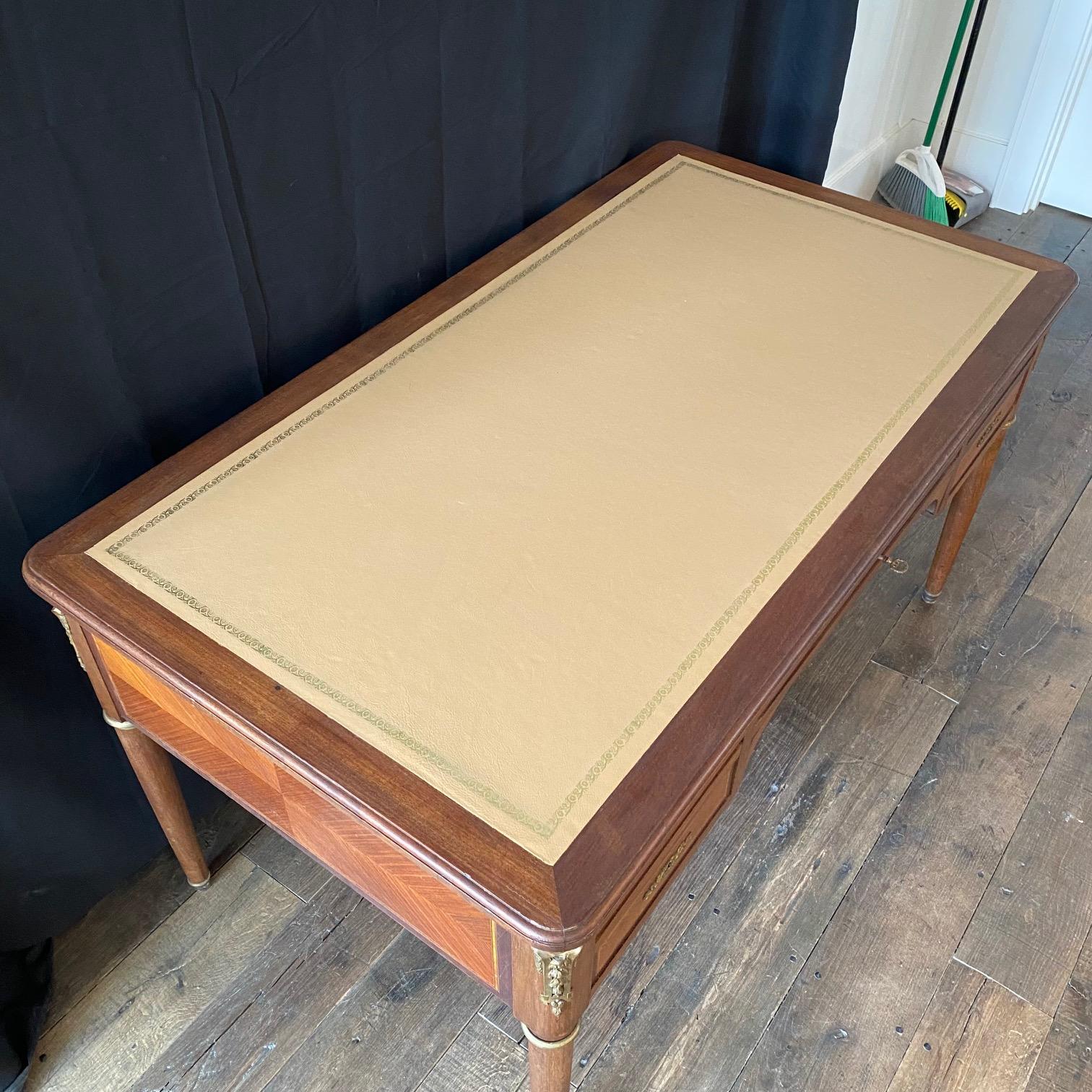 19th Century French Walnut Louis XVI Desk For Sale 5