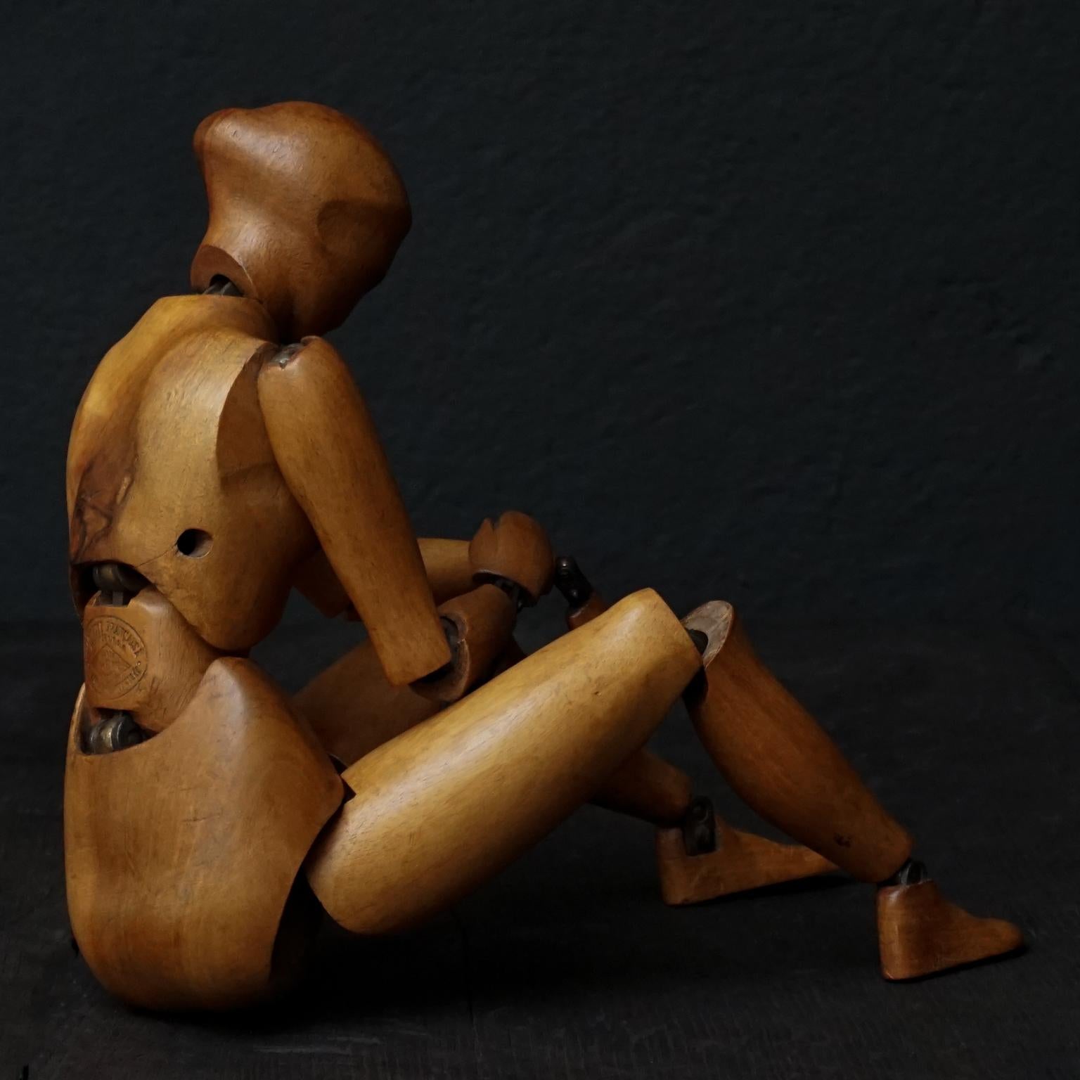 Hand-Carved 19th Century French Walnut Mannequin Maquette Francaise sur Armature Articulée