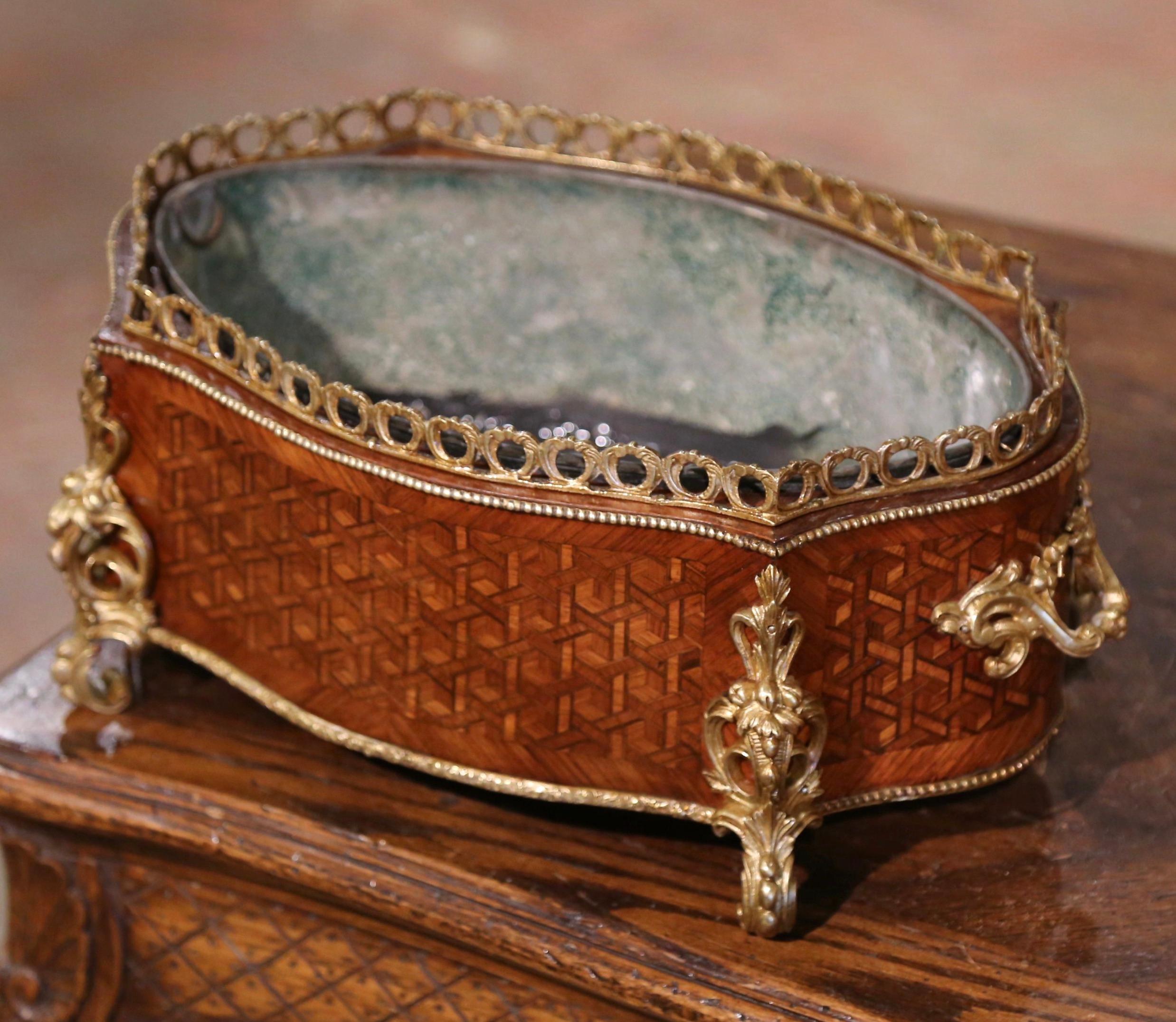 19th Century French Walnut Marquetry & Bronze Mounts Bombe Jardinière with Liner In Excellent Condition For Sale In Dallas, TX