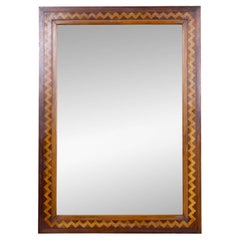 Espejo francés de nogal del siglo XIX con incrustaciones de marquetería Chevron