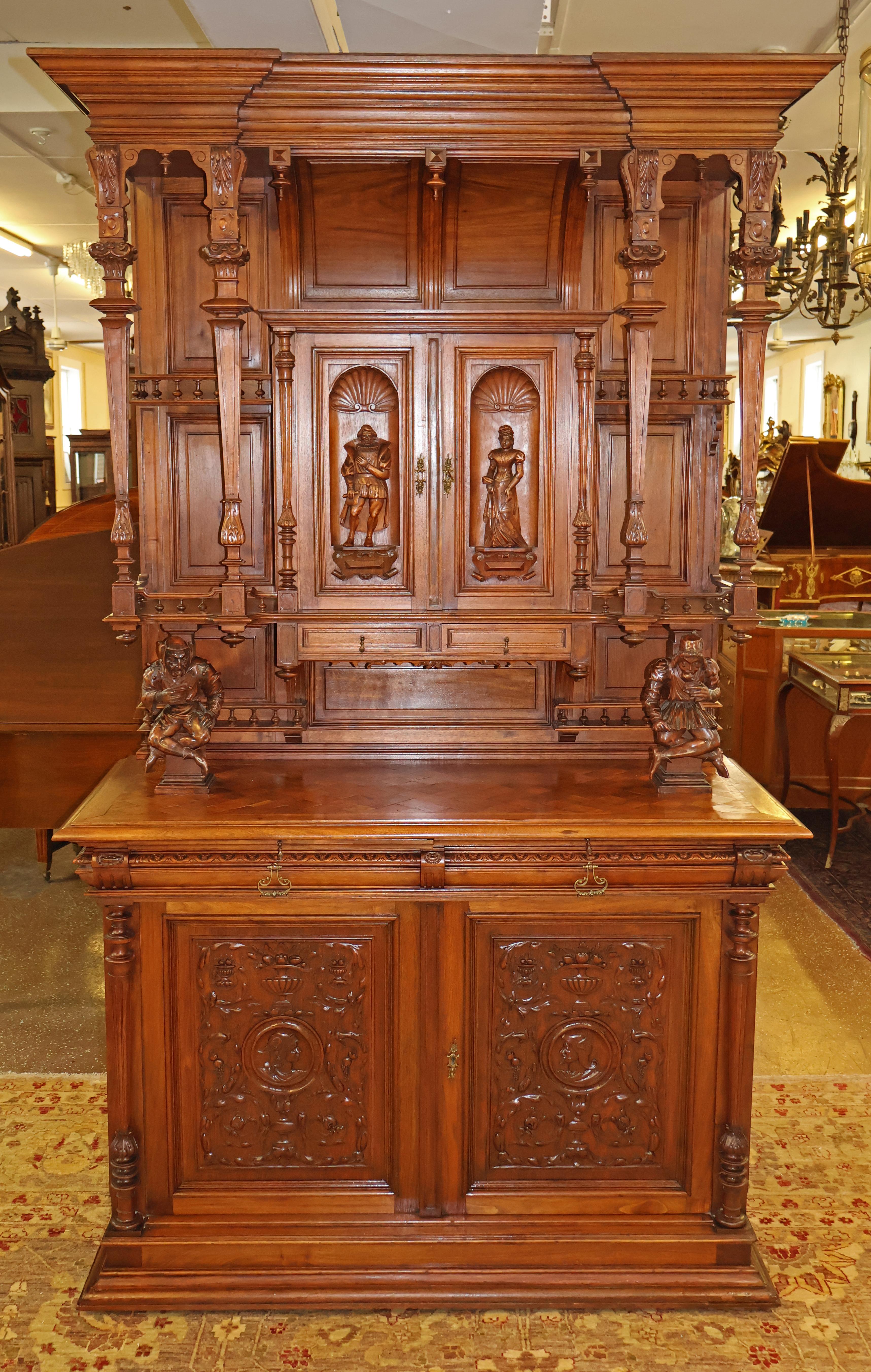 Neorinascimentale Mobile buffet francese del XIX secolo in noce neo-rinascimentale Attr a Fourdinois in vendita