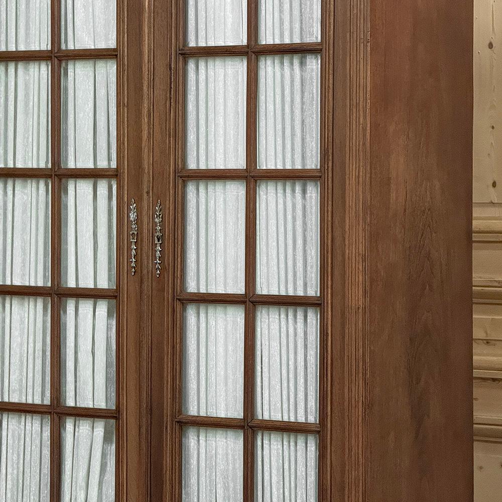 Libreria neoclassica in noce francese del XIX secolo in vendita 2