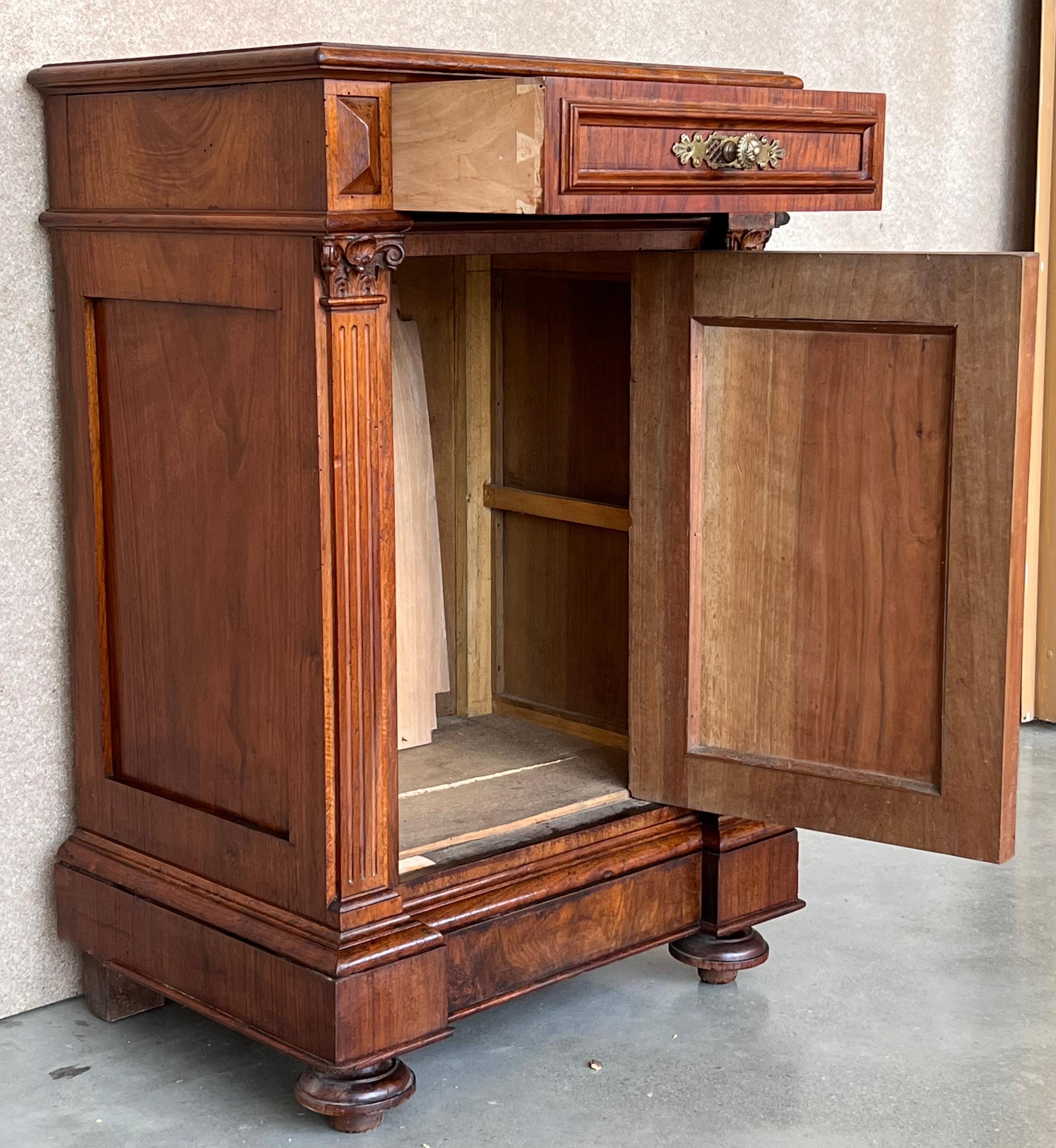 19th Century French Walnut Neoclassical Nightstands with Large Crest For Sale 8
