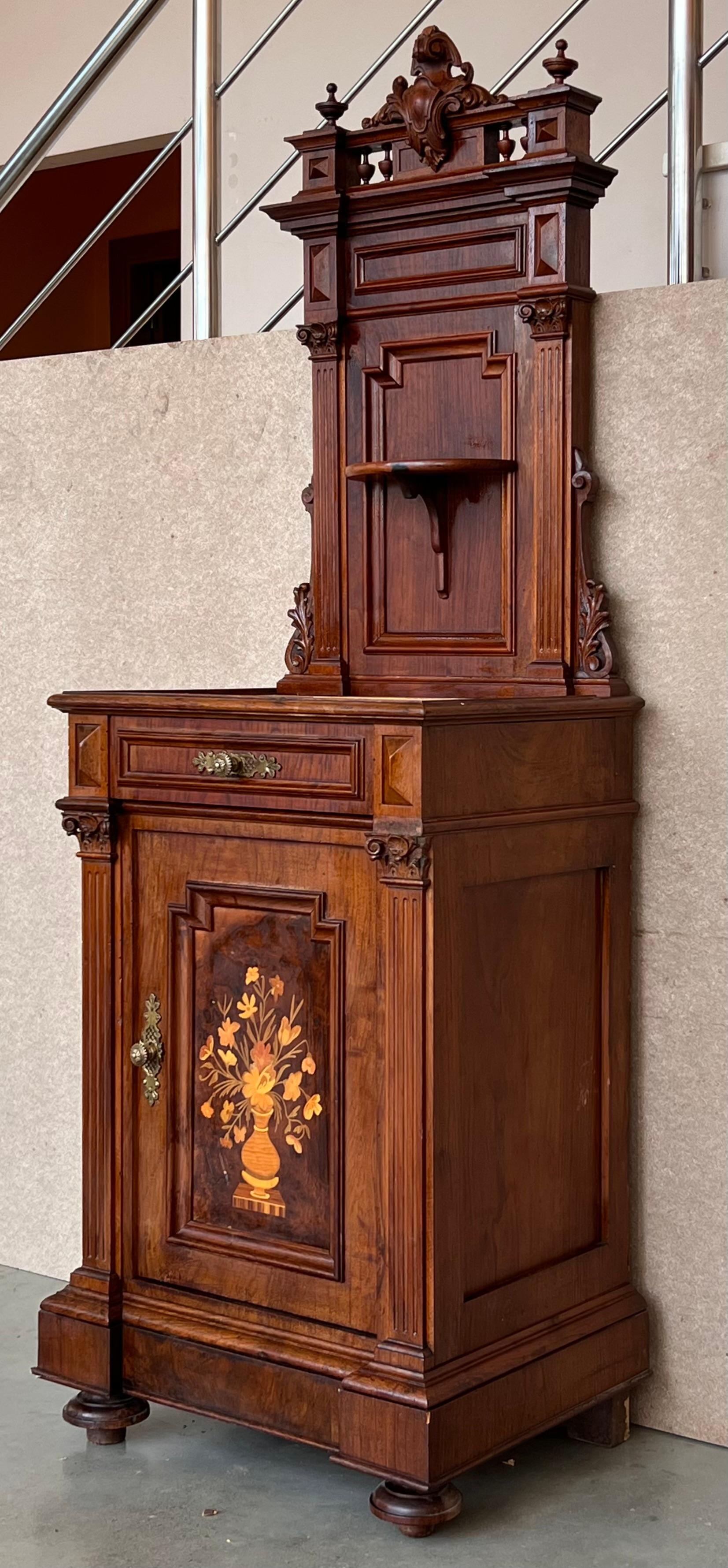 French Provincial 19th Century French Walnut Neoclassical Nightstands with Large Crest For Sale