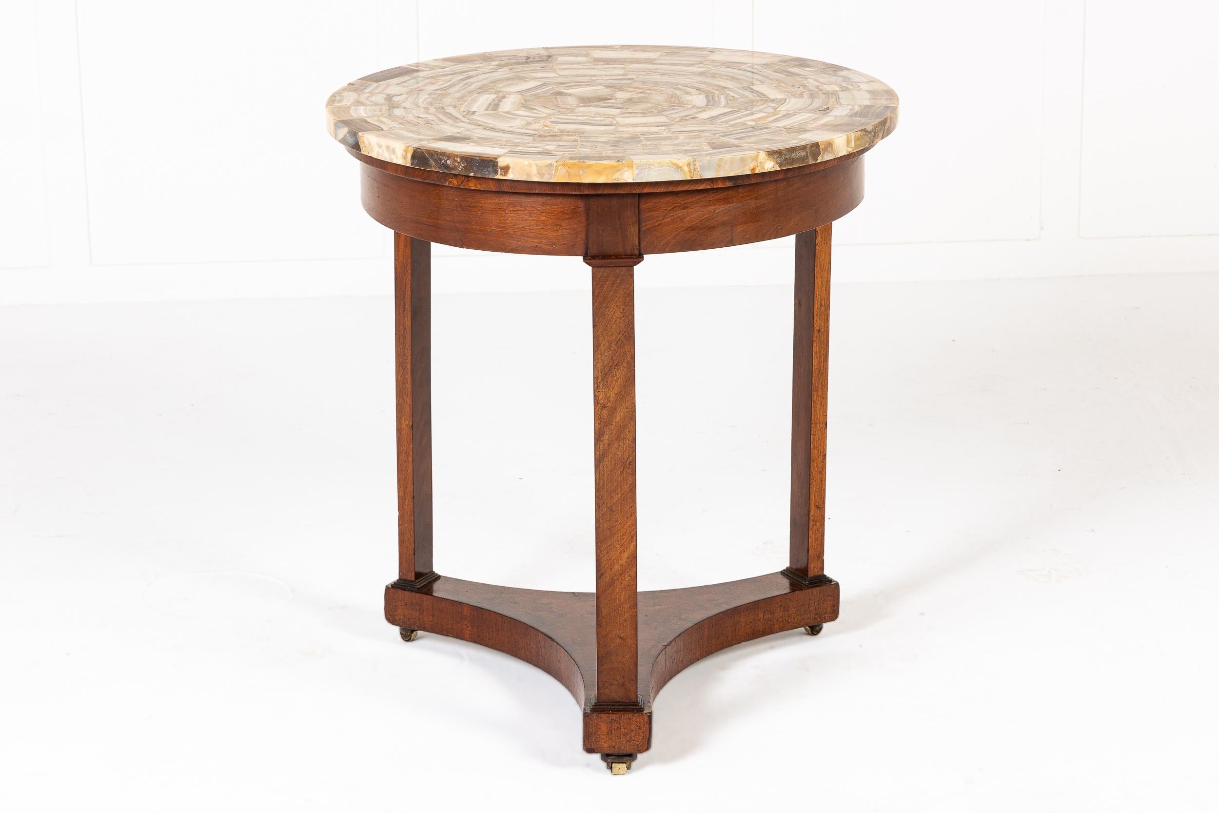 Table d'appoint en noyer français du XIXe siècle Excellent état - En vente à Gloucestershire, GB