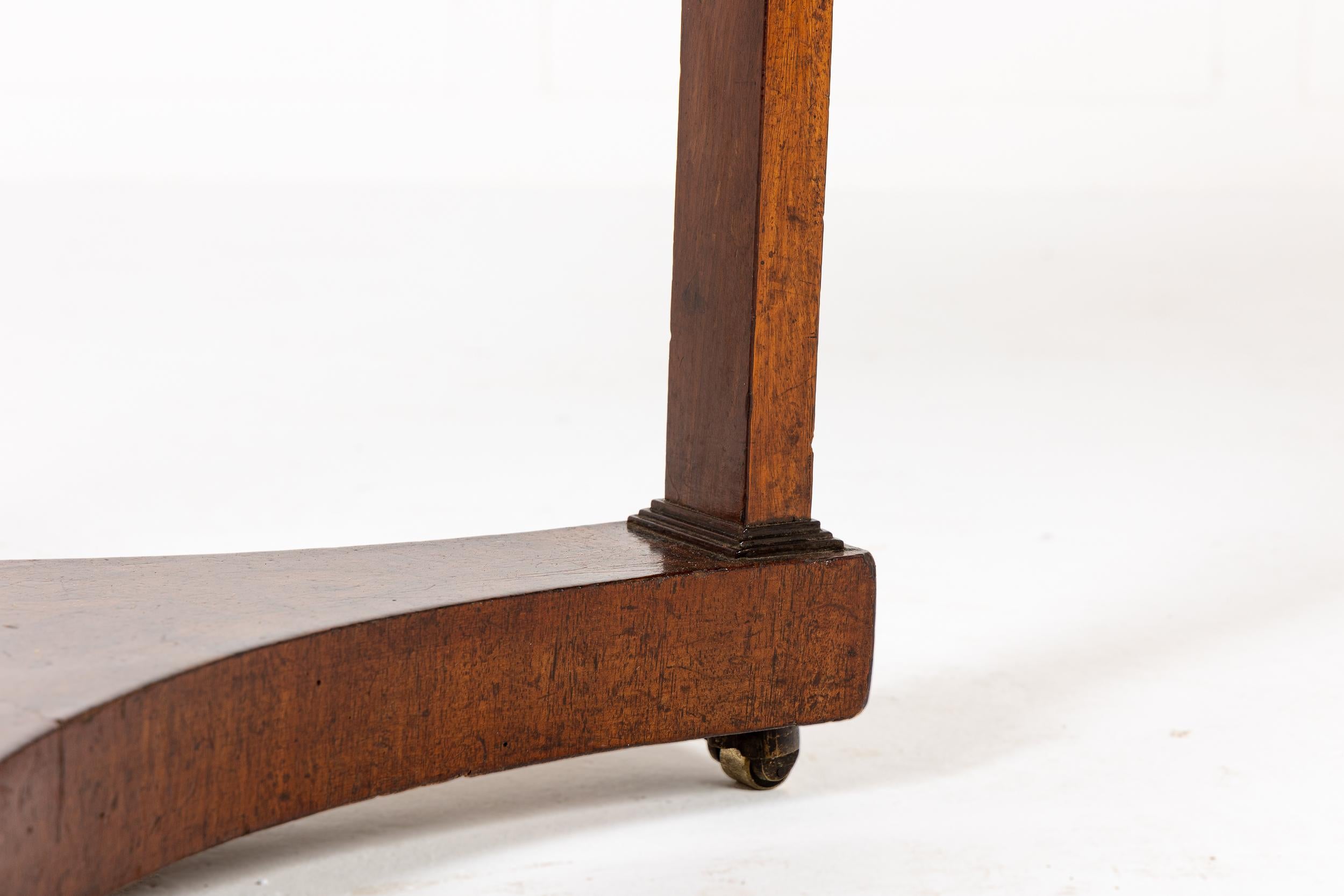 Albâtre Table d'appoint en noyer français du XIXe siècle en vente