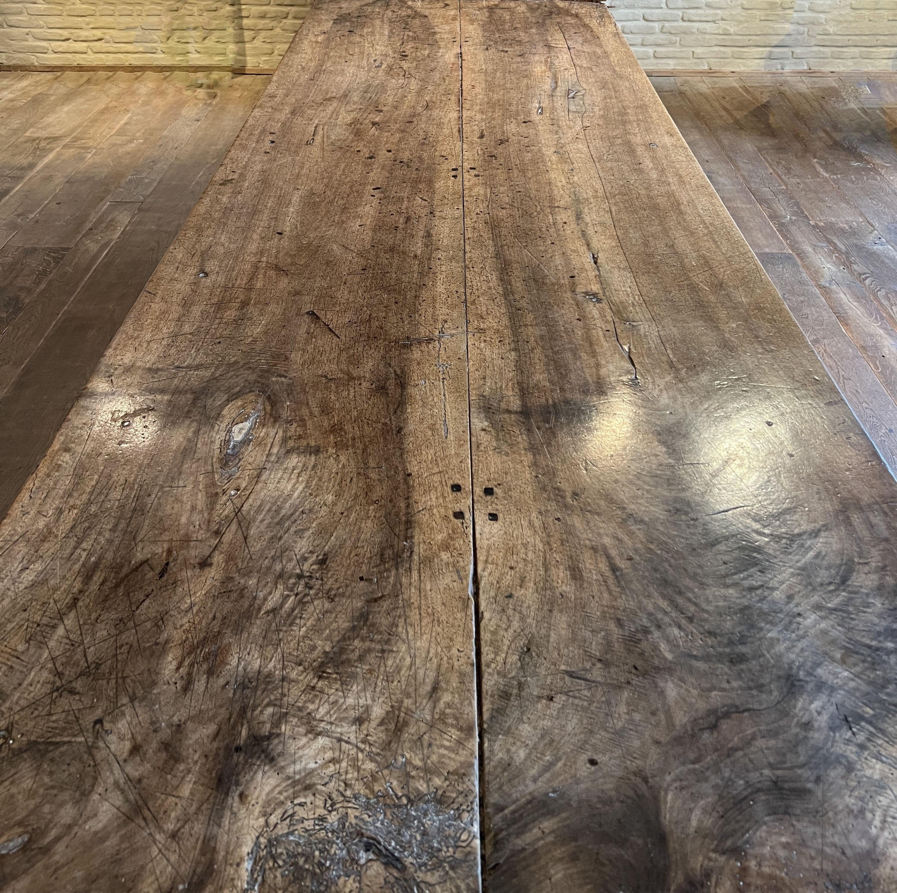 19th Century French Walnut Refectory Farm Table In Good Condition For Sale In Vosselaar, BE