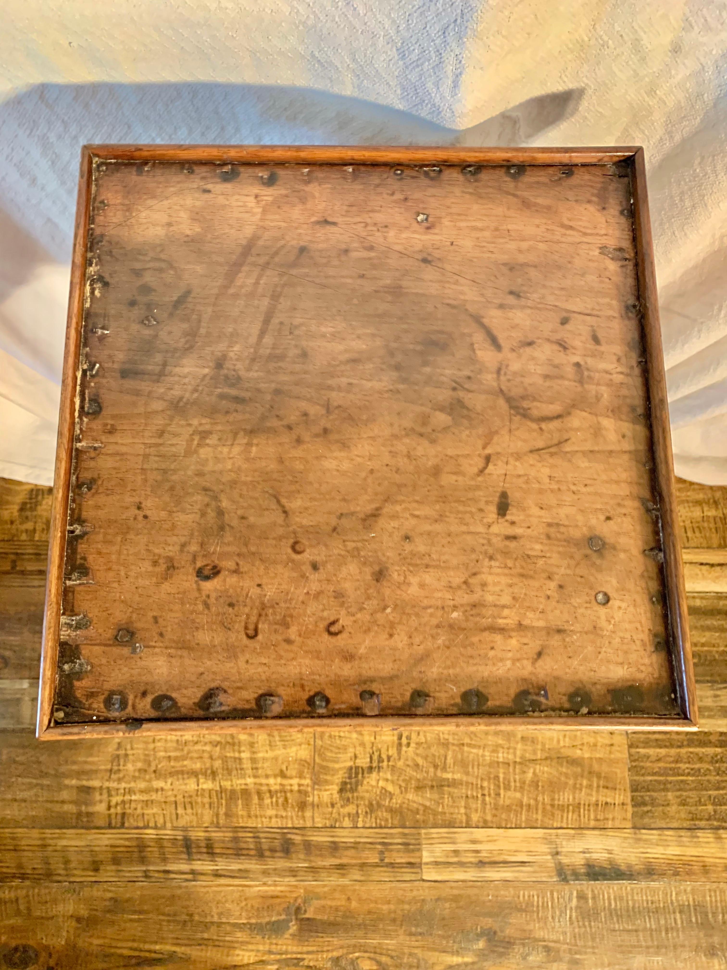 Table d'appoint en noyer français du XIXe siècle Bon état - En vente à Burton, TX