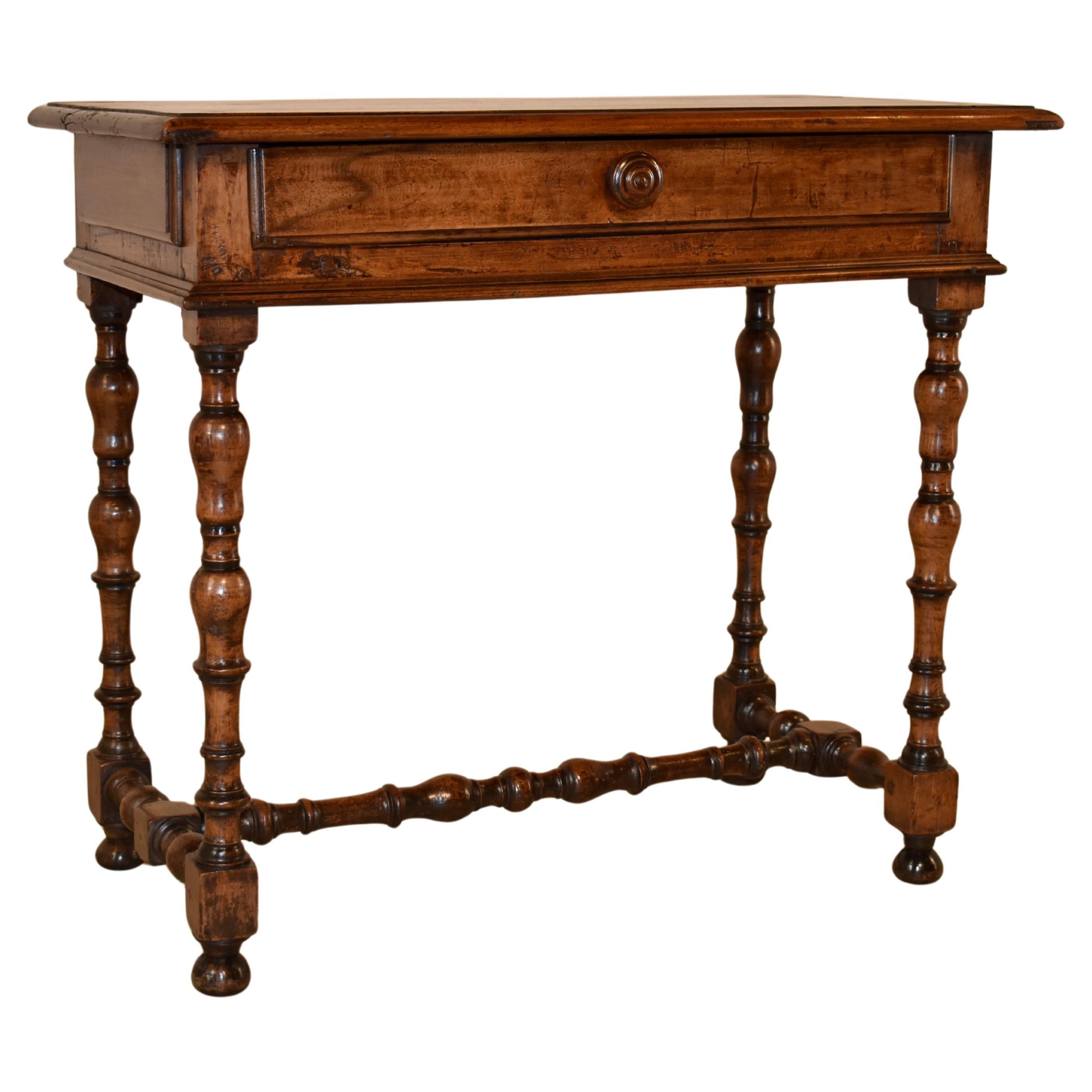 Table d'appoint en noyer français du XIXe siècle