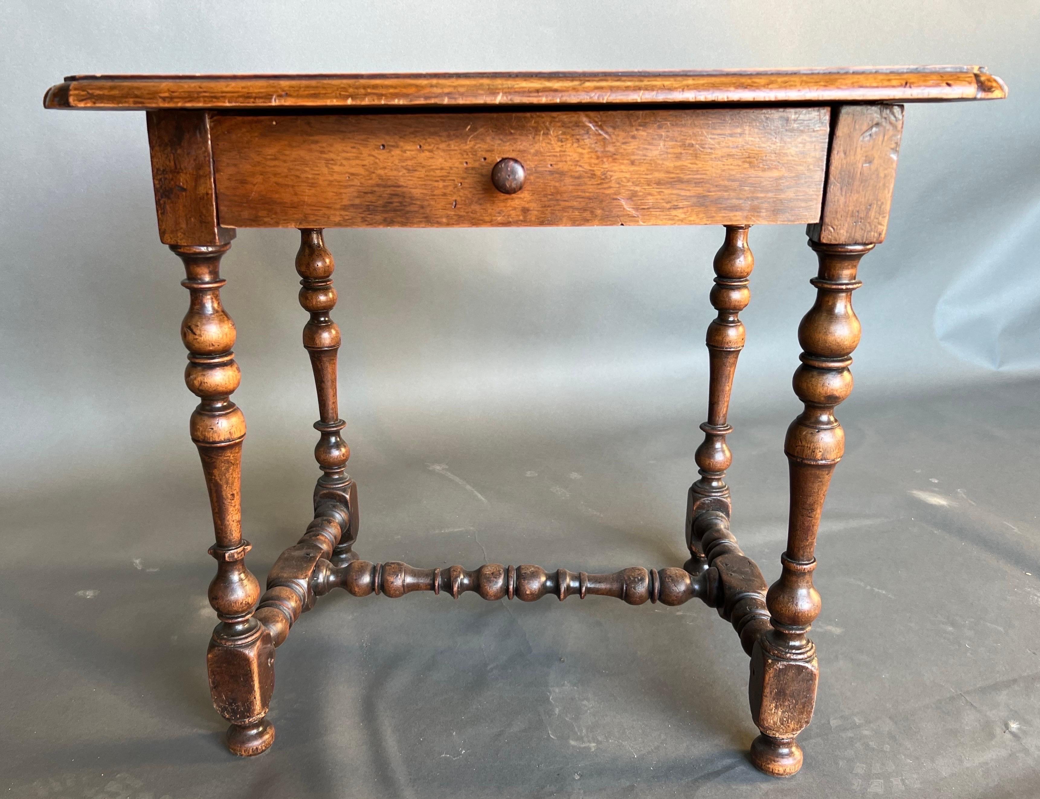 19th Century French Walnut Single Drawer Side Table In Good Condition For Sale In Charleston, SC