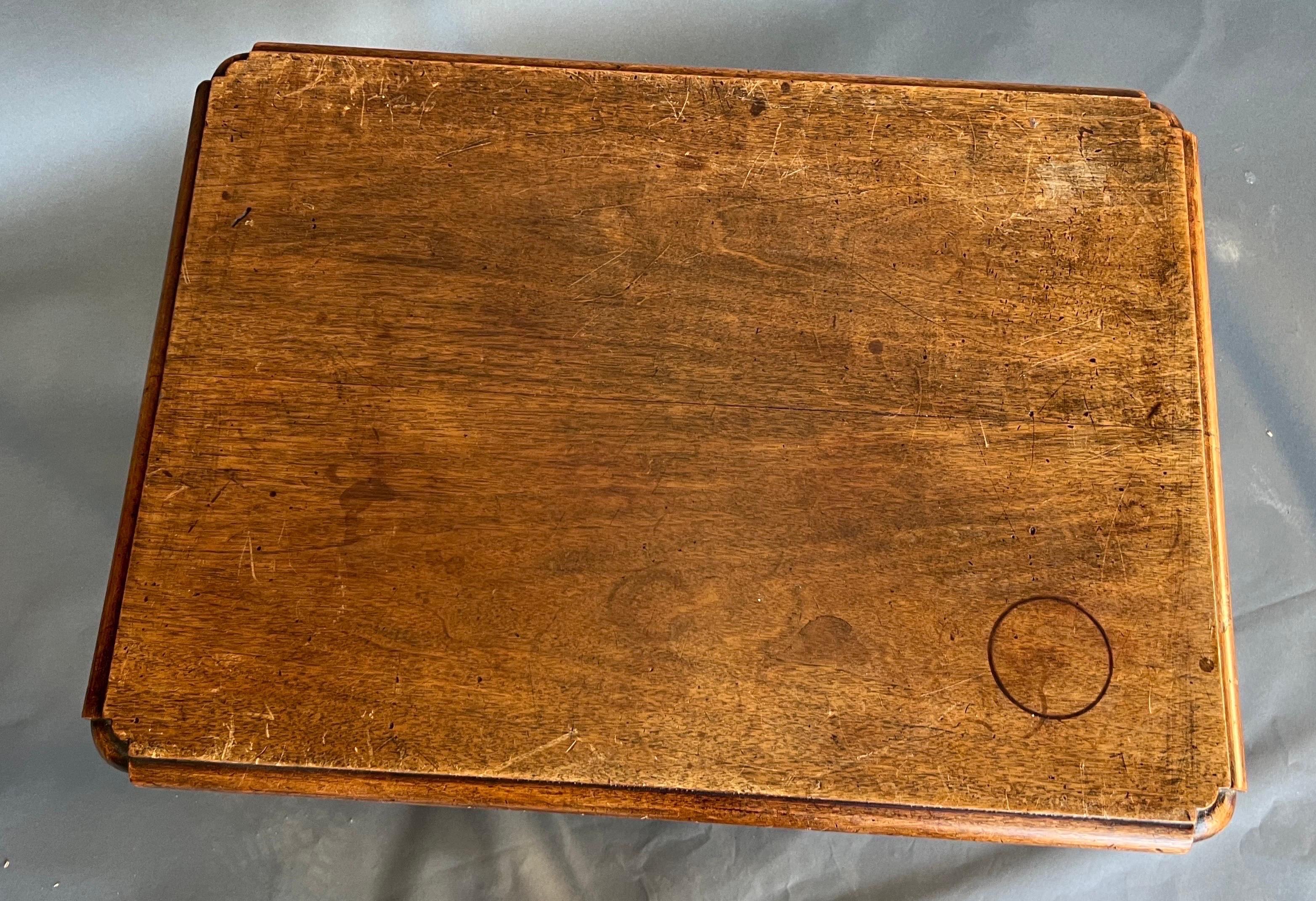 Table d'appoint à un tiroir en noyer français du XIXe siècle Bon état - En vente à Charleston, SC