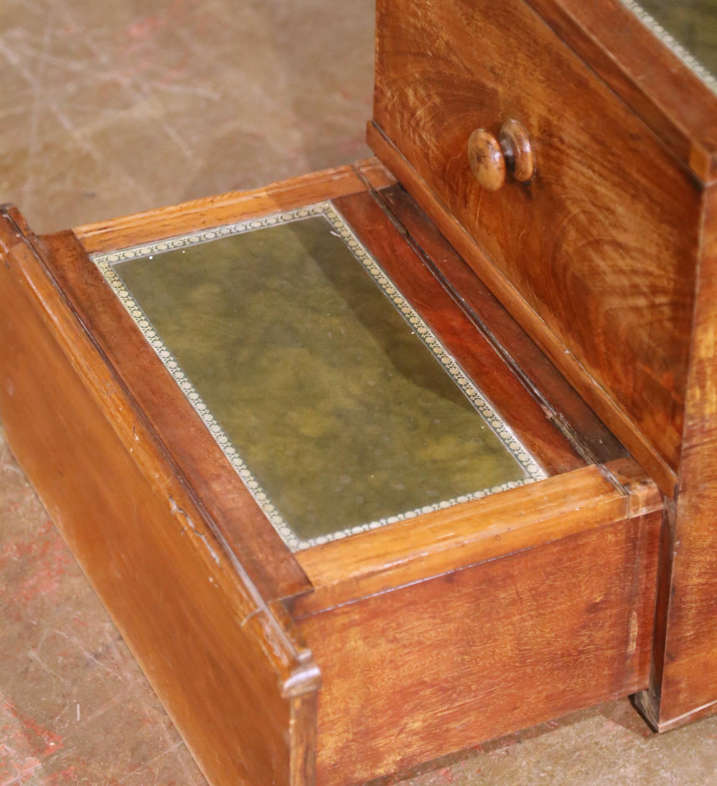 Mobile sgabello in noce del XIX secolo con gradino in pelle e piano in marmo in vendita 5