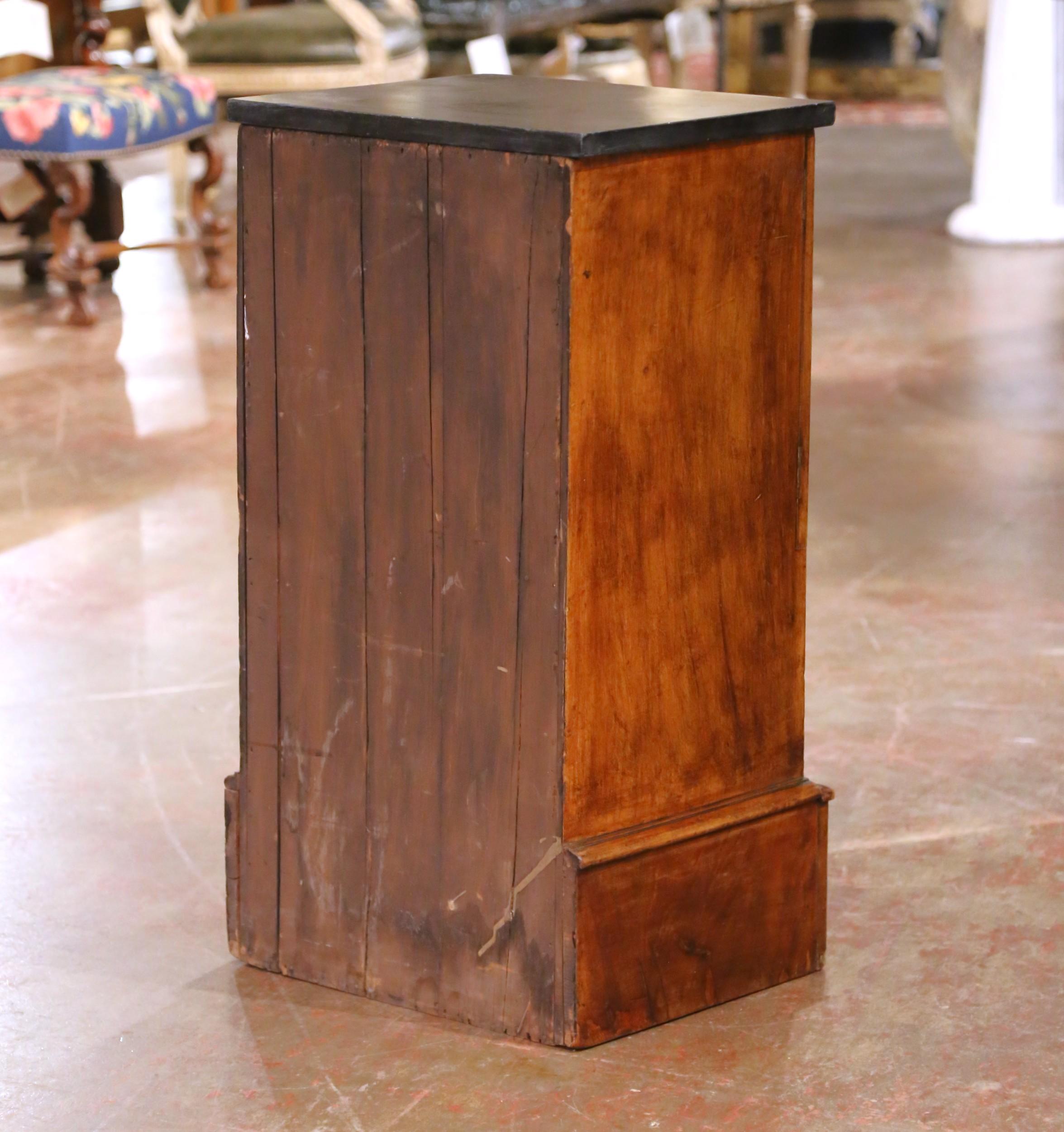 Mobile sgabello in noce del XIX secolo con gradino in pelle e piano in marmo in vendita 10